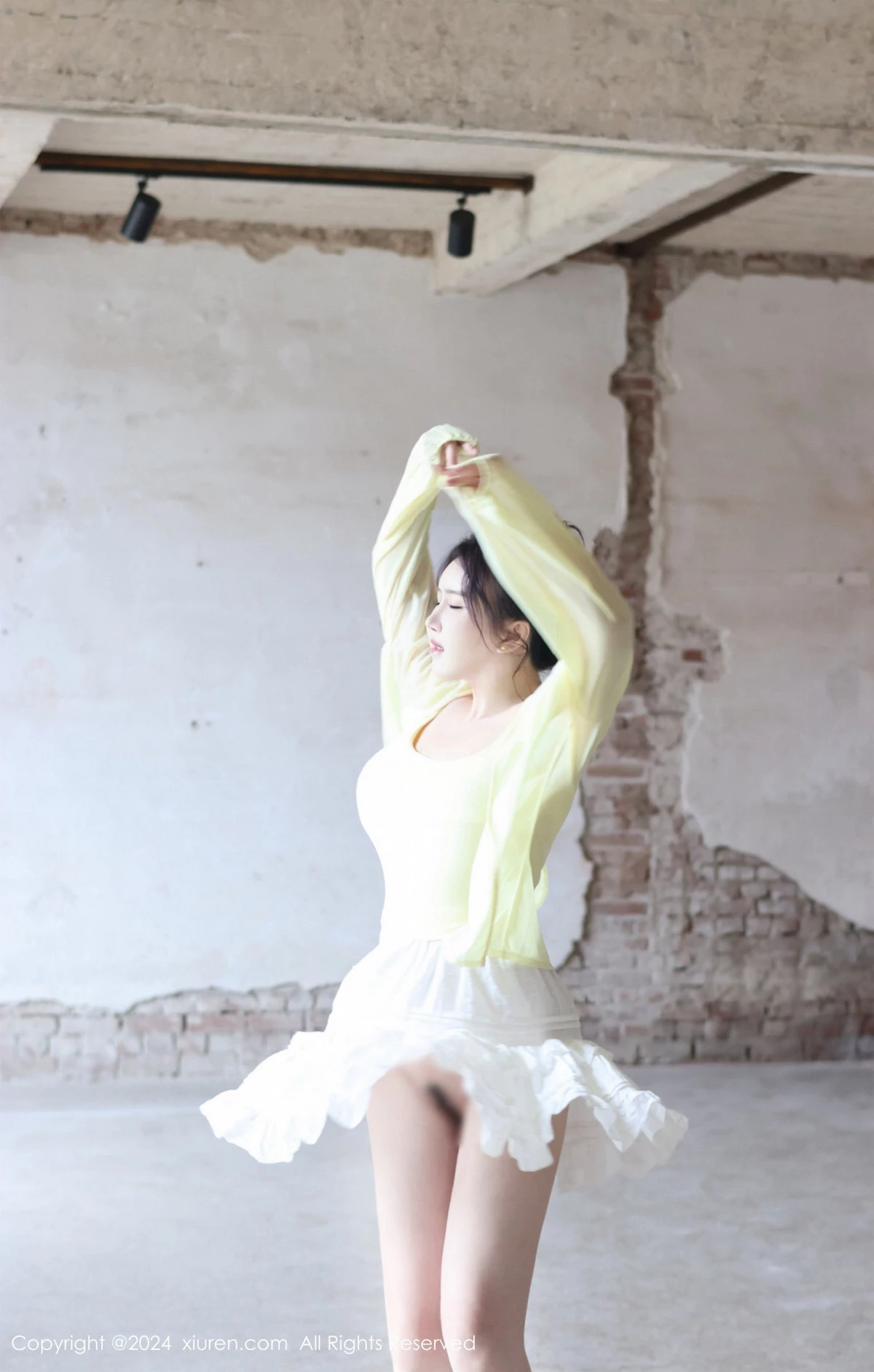 [[XiuRen秀人网]秀人网]No.9024_模特小薯条nienie性感黄色上衣配白色短裙秀曼妙身姿迷人写真89P