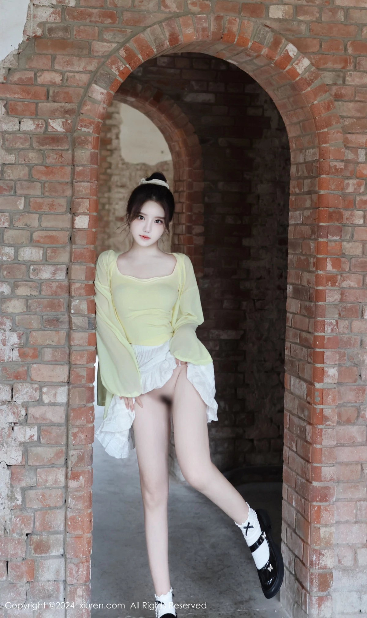 [[XiuRen秀人网]秀人网]No.9024_模特小薯条nienie性感黄色上衣配白色短裙秀曼妙身姿迷人写真89P