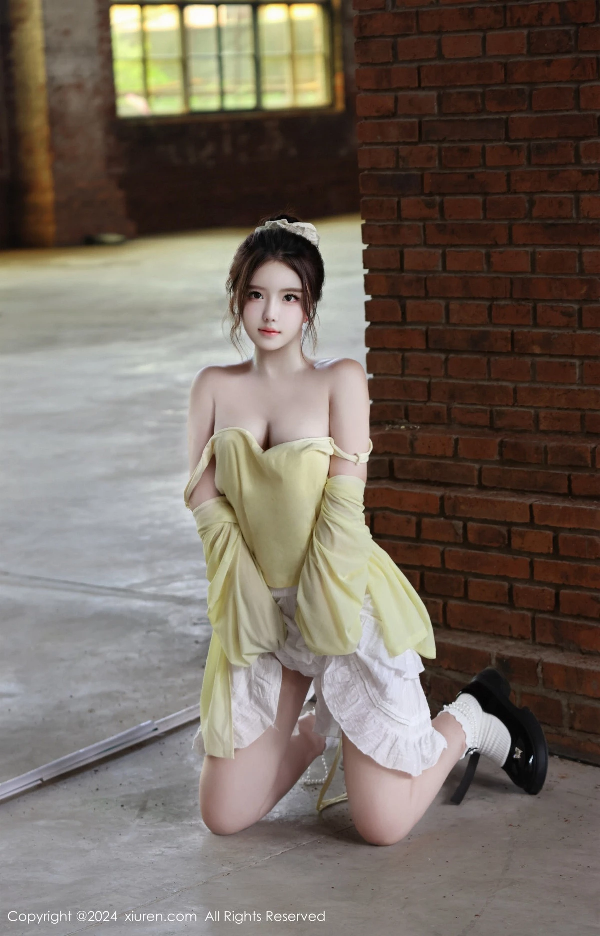 [[XiuRen秀人网]秀人网]No.9024_模特小薯条nienie性感黄色上衣配白色短裙秀曼妙身姿迷人写真89P