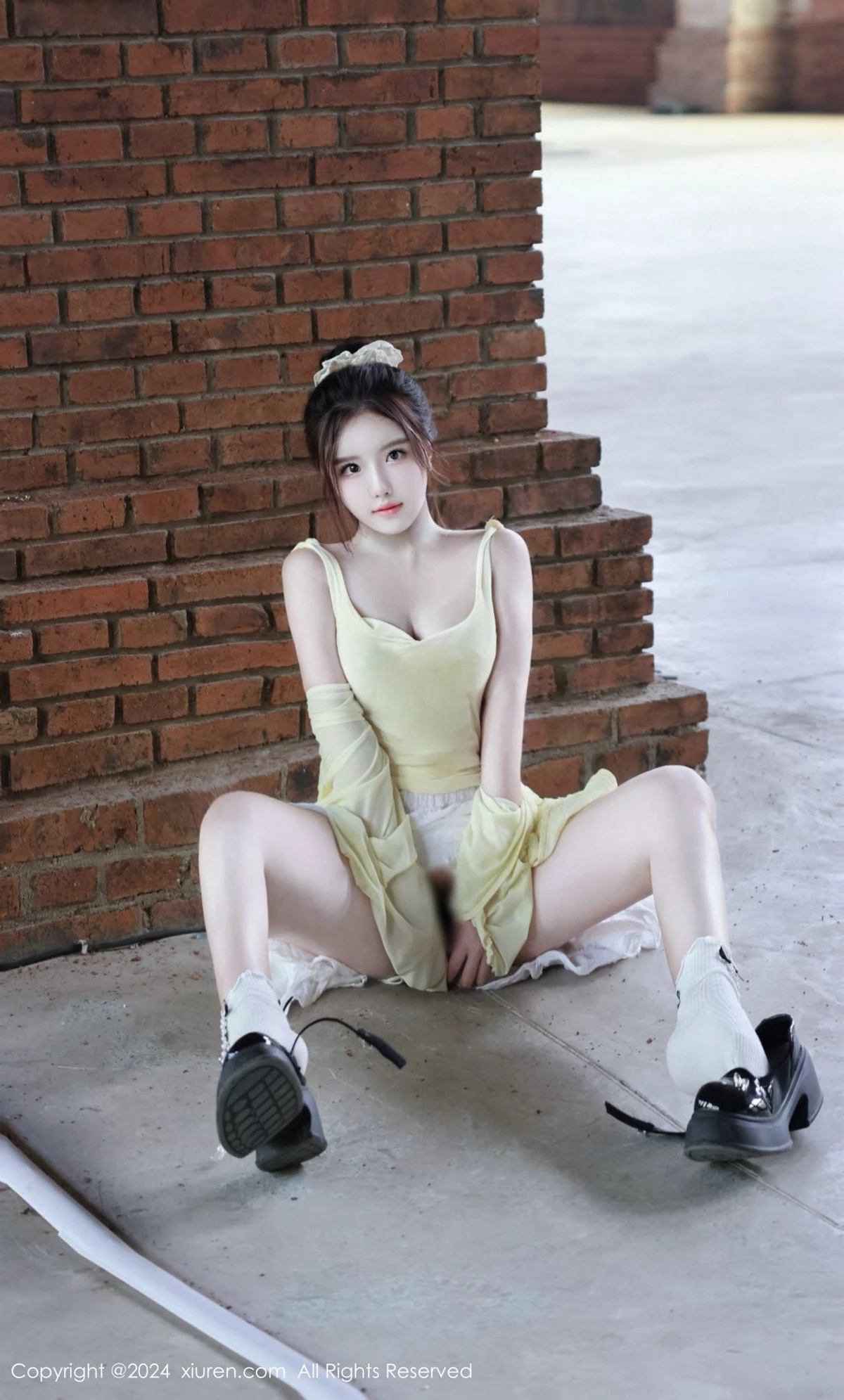 [[XiuRen秀人网]秀人网]No.9024_模特小薯条nienie性感黄色上衣配白色短裙秀曼妙身姿迷人写真89P