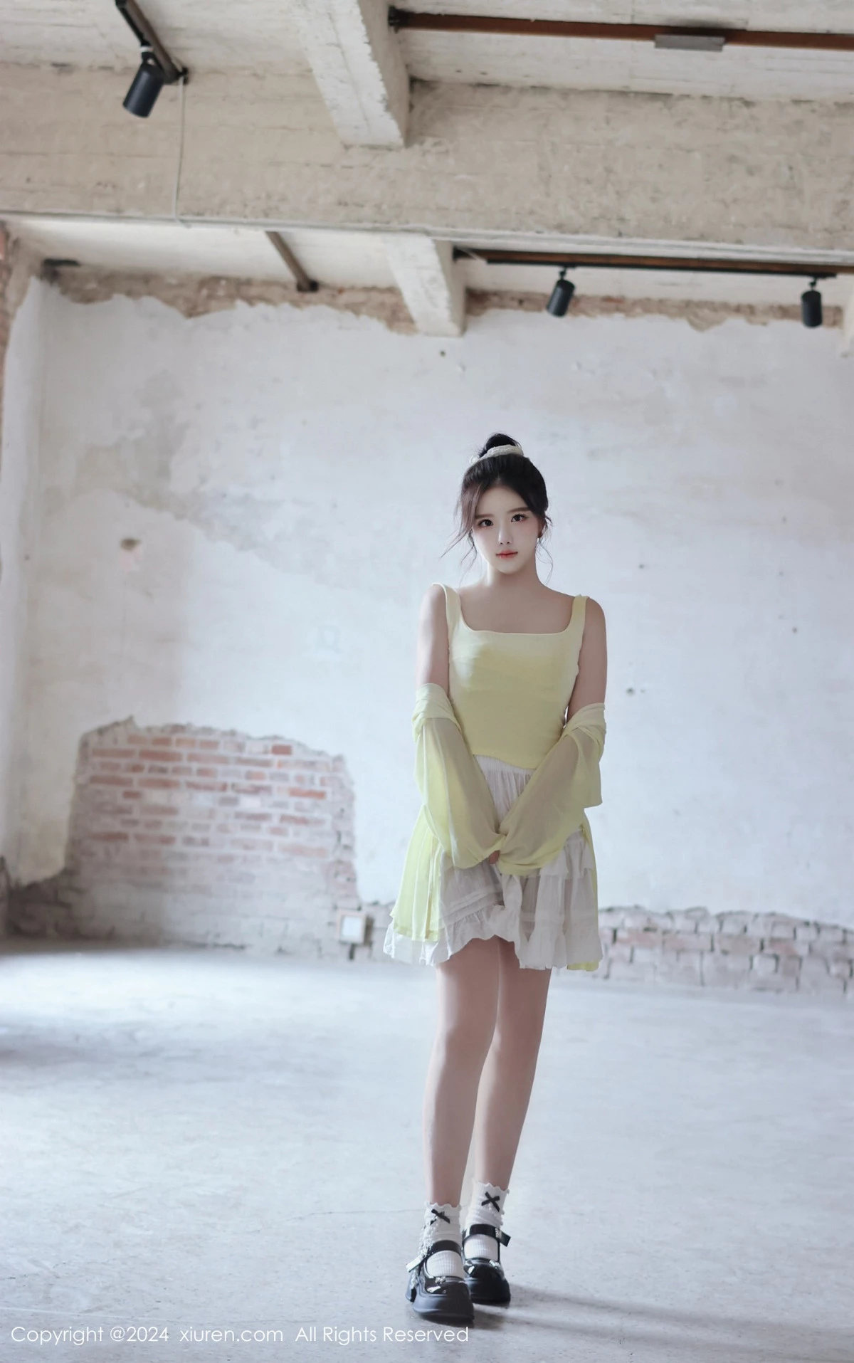 [[XiuRen秀人网]秀人网]No.9024_模特小薯条nienie性感黄色上衣配白色短裙秀曼妙身姿迷人写真89P