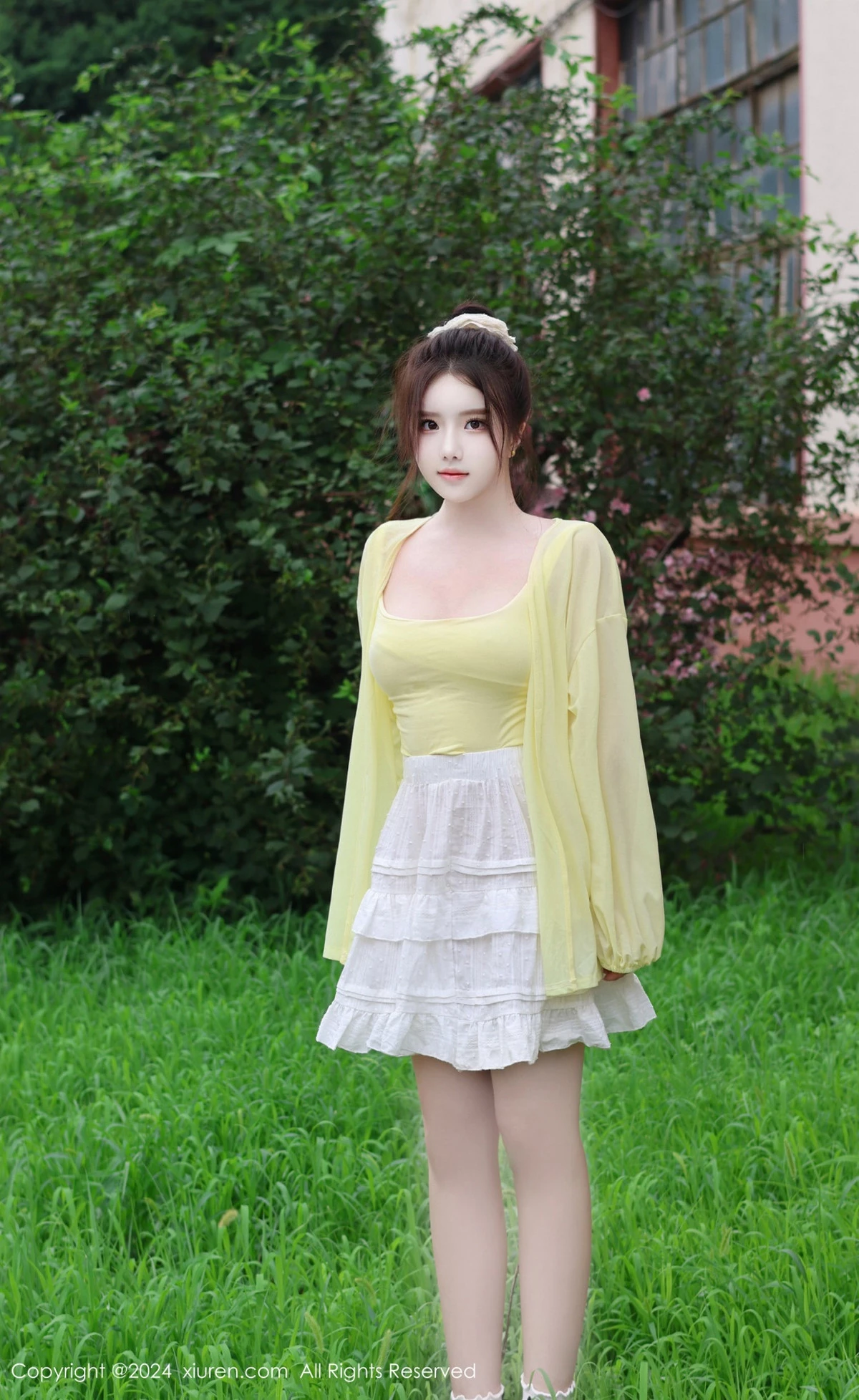 [[XiuRen秀人网]秀人网]No.9024_模特小薯条nienie性感黄色上衣配白色短裙秀曼妙身姿迷人写真89P