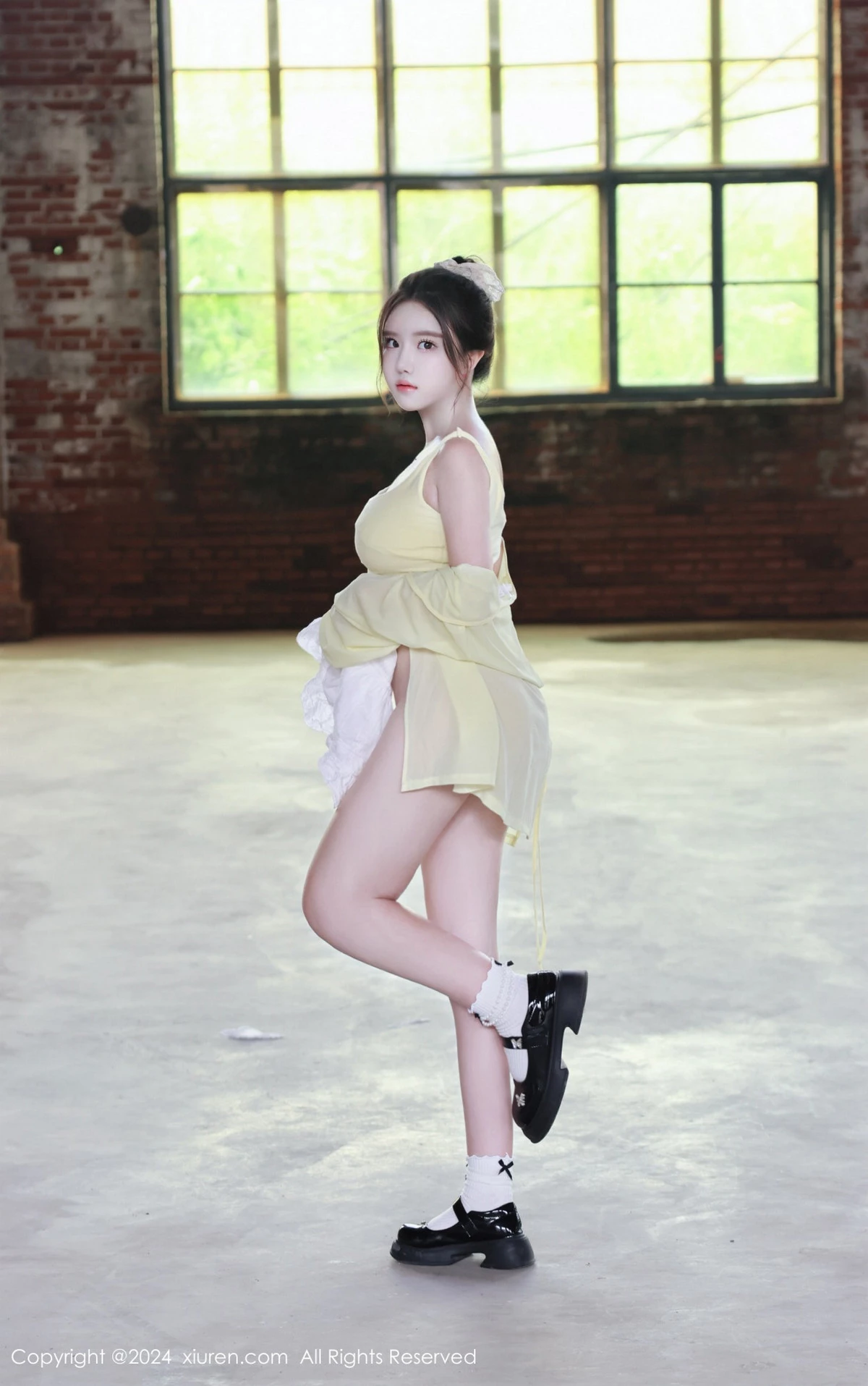 [[XiuRen秀人网]秀人网]No.9024_模特小薯条nienie性感黄色上衣配白色短裙秀曼妙身姿迷人写真89P