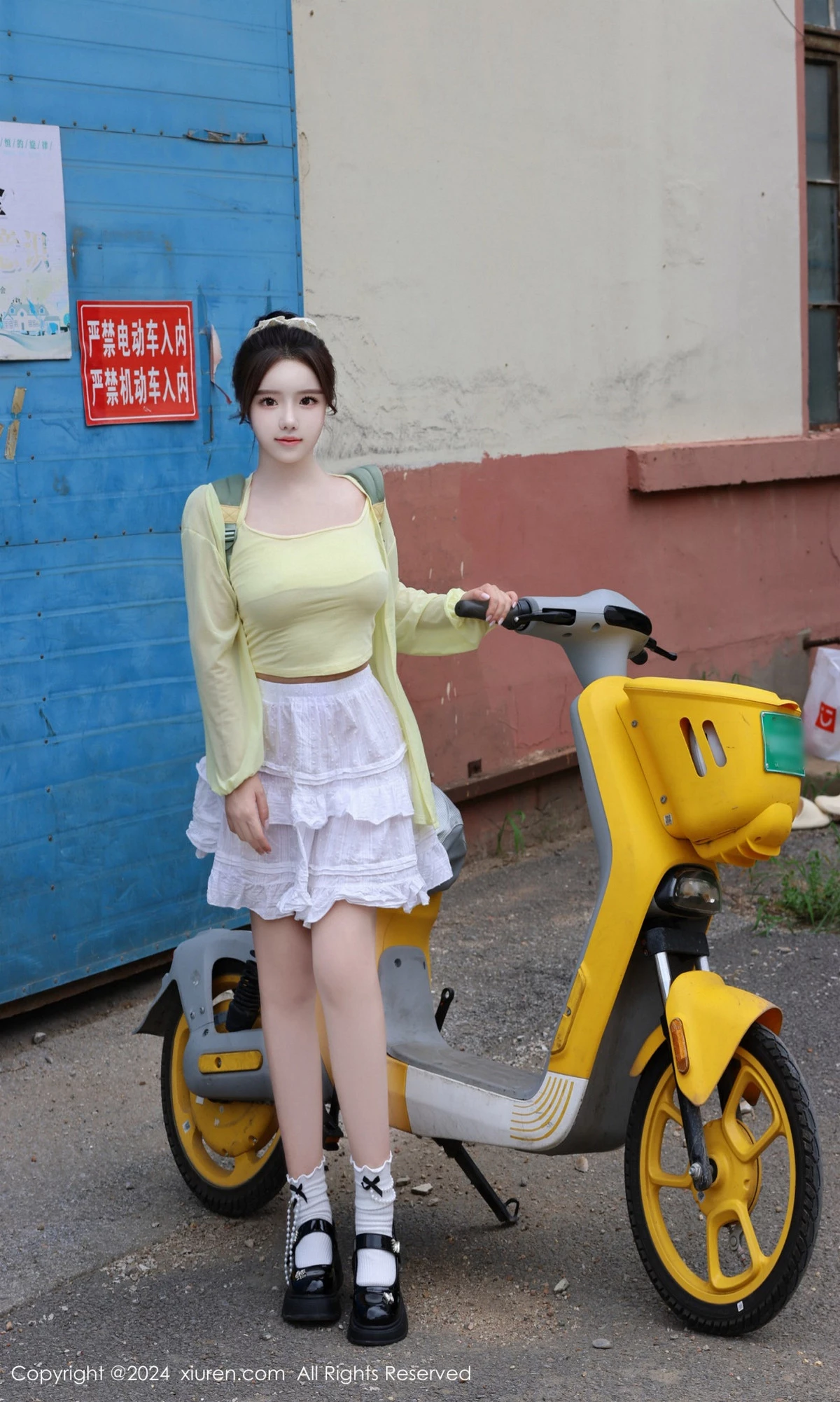 [[XiuRen秀人网]秀人网]No.9024_模特小薯条nienie性感黄色上衣配白色短裙秀曼妙身姿迷人写真89P