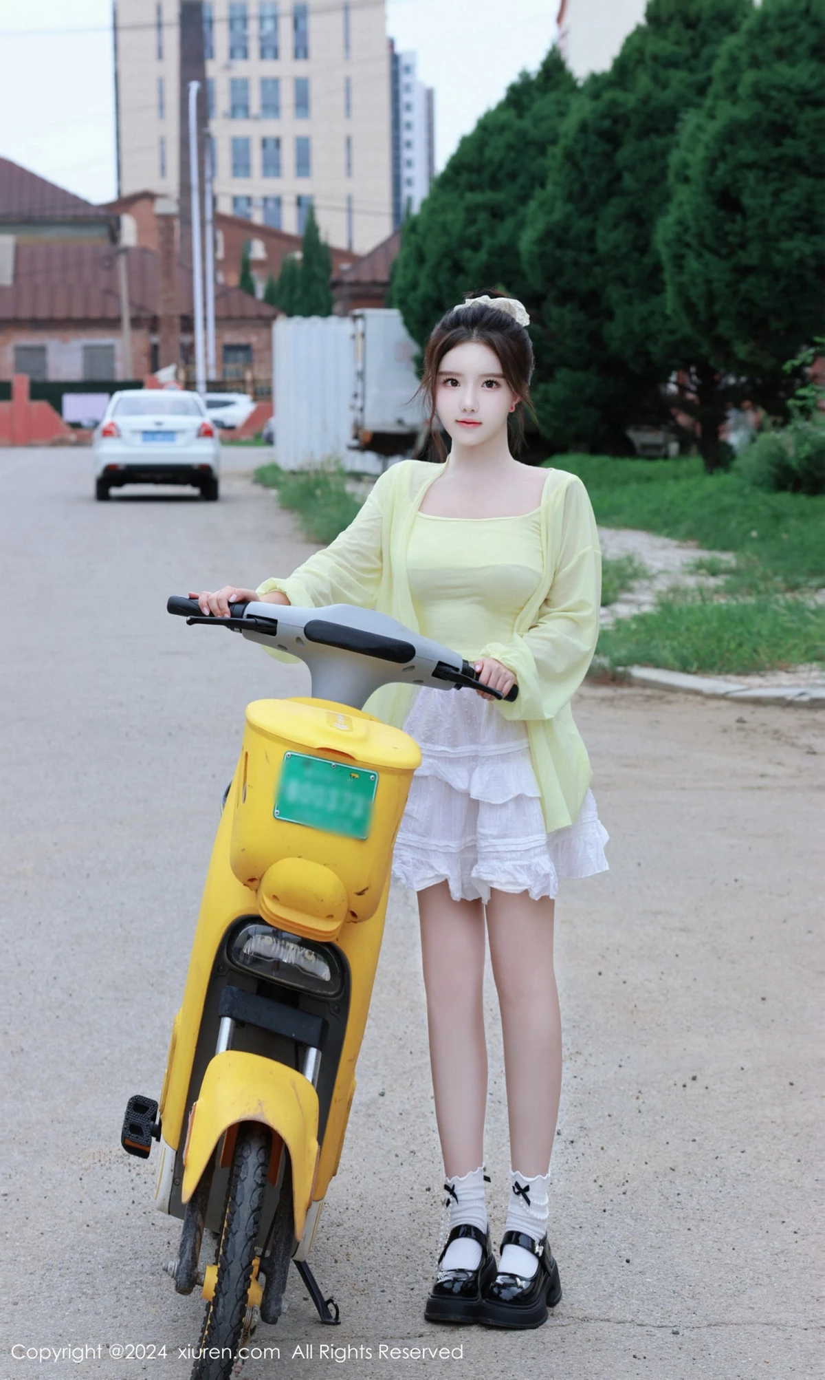 [[XiuRen秀人网]秀人网]No.9024_模特小薯条nienie性感黄色上衣配白色短裙秀曼妙身姿迷人写真89P