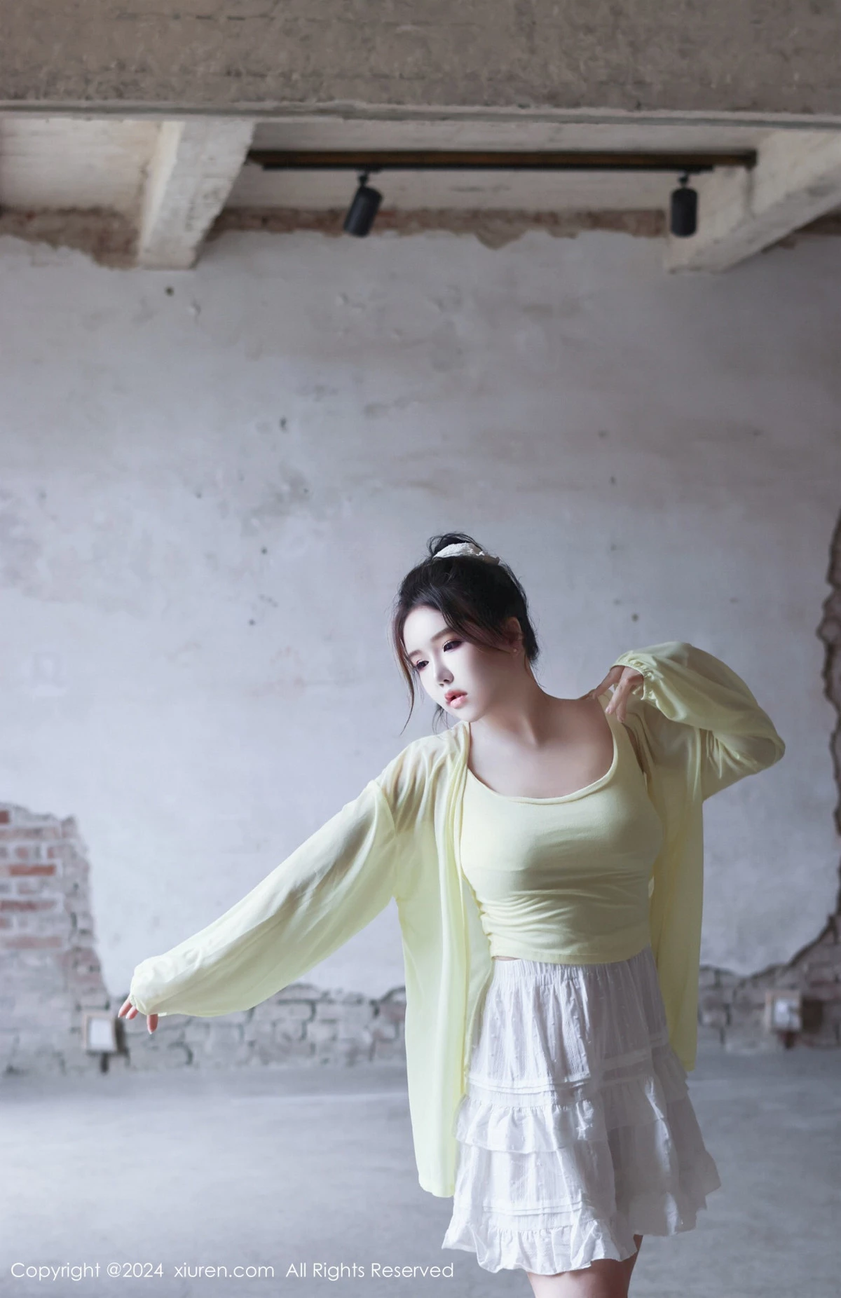 [[XiuRen秀人网]秀人网]No.9024_模特小薯条nienie性感黄色上衣配白色短裙秀曼妙身姿迷人写真89P