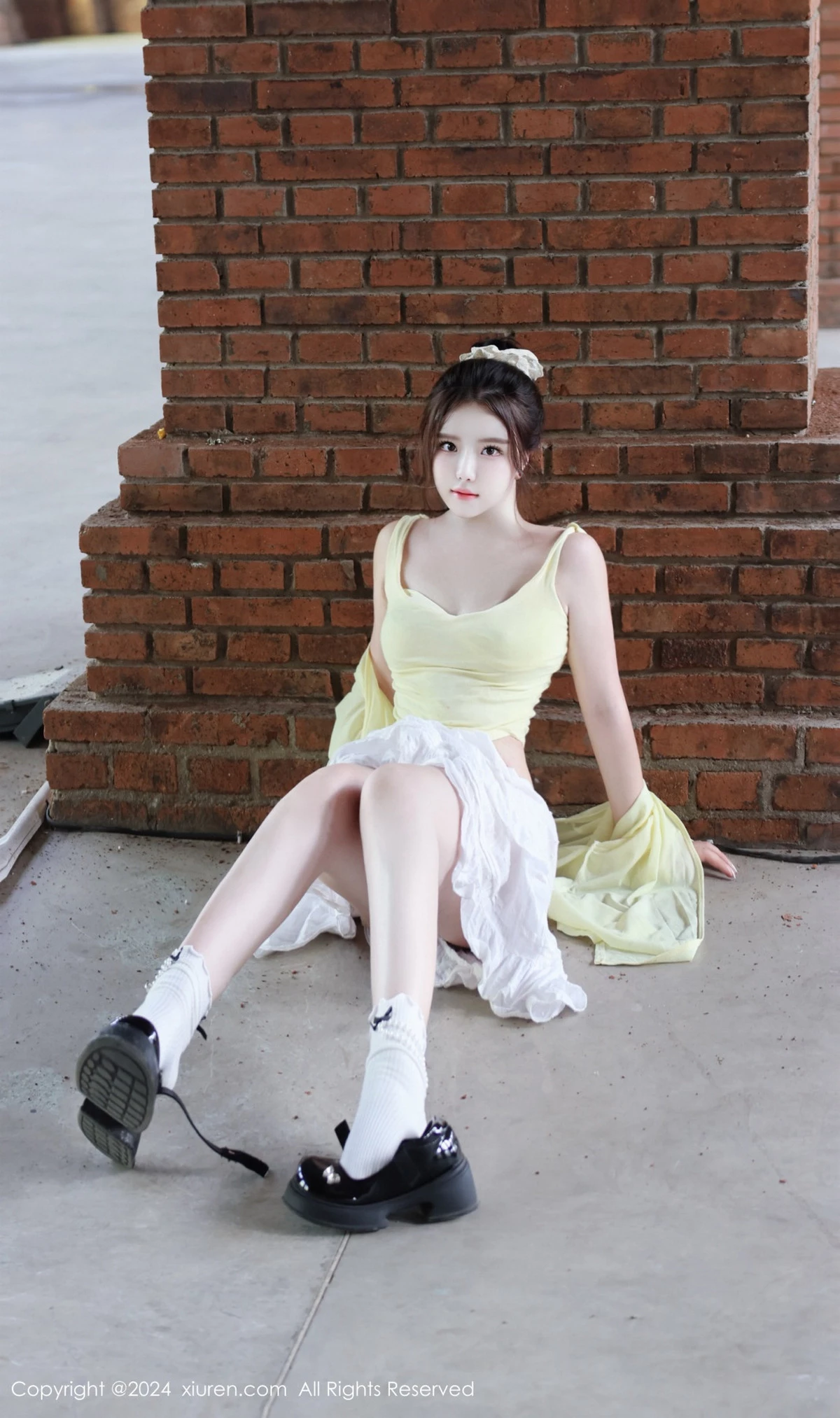 [[XiuRen秀人网]秀人网]No.9024_模特小薯条nienie性感黄色上衣配白色短裙秀曼妙身姿迷人写真89P