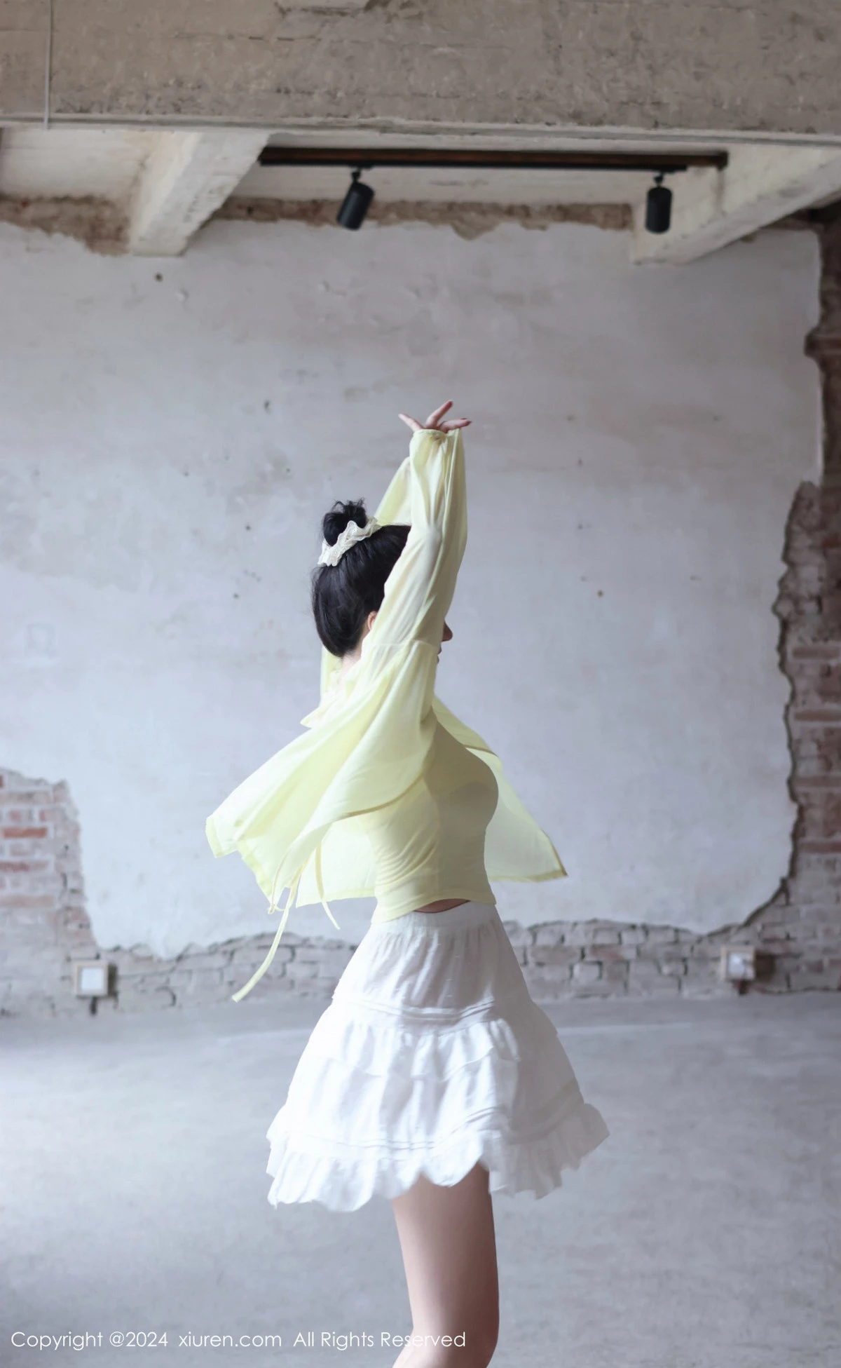 [[XiuRen秀人网]秀人网]No.9024_模特小薯条nienie性感黄色上衣配白色短裙秀曼妙身姿迷人写真89P