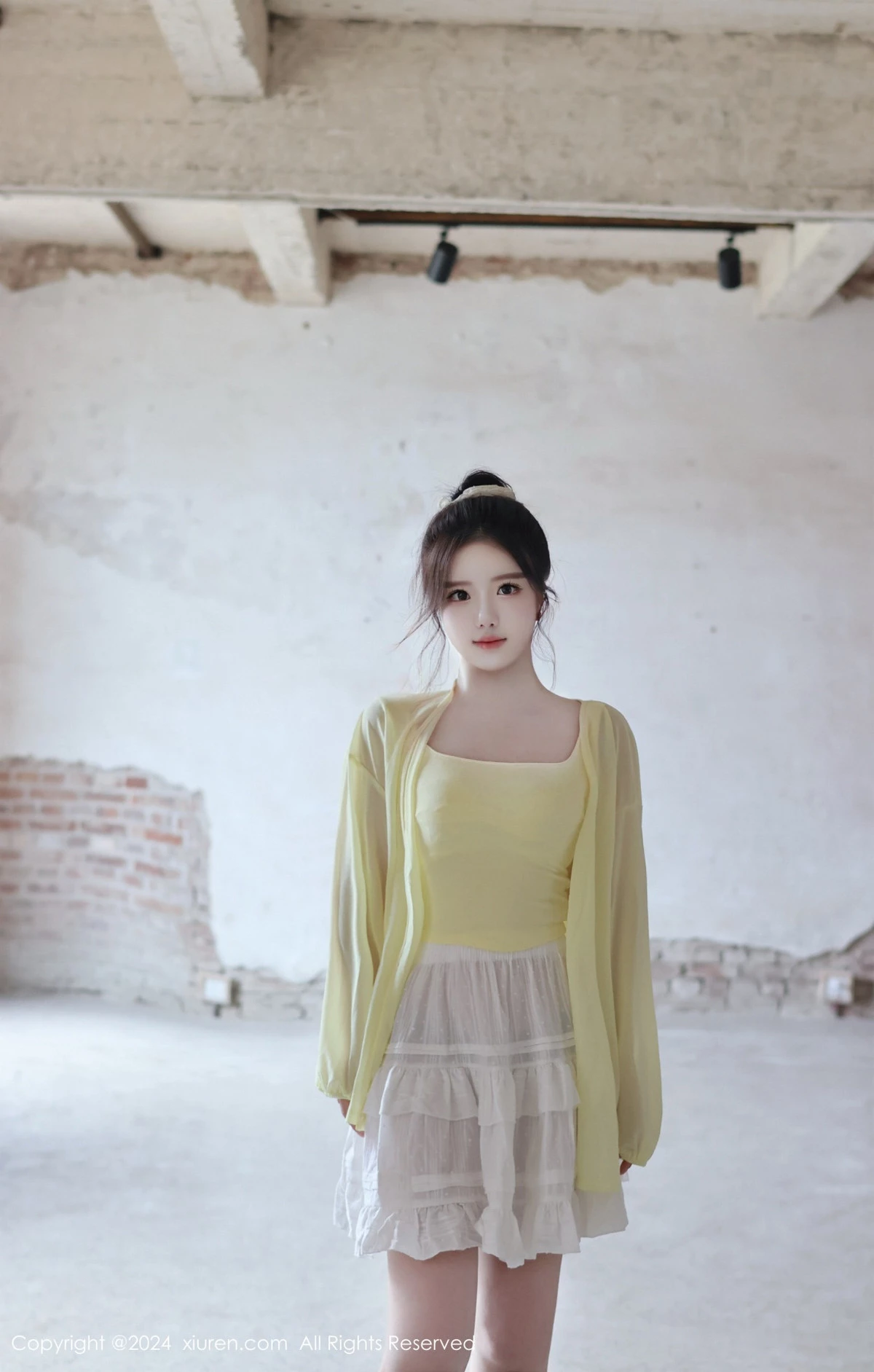 [[XiuRen秀人网]秀人网]No.9024_模特小薯条nienie性感黄色上衣配白色短裙秀曼妙身姿迷人写真89P