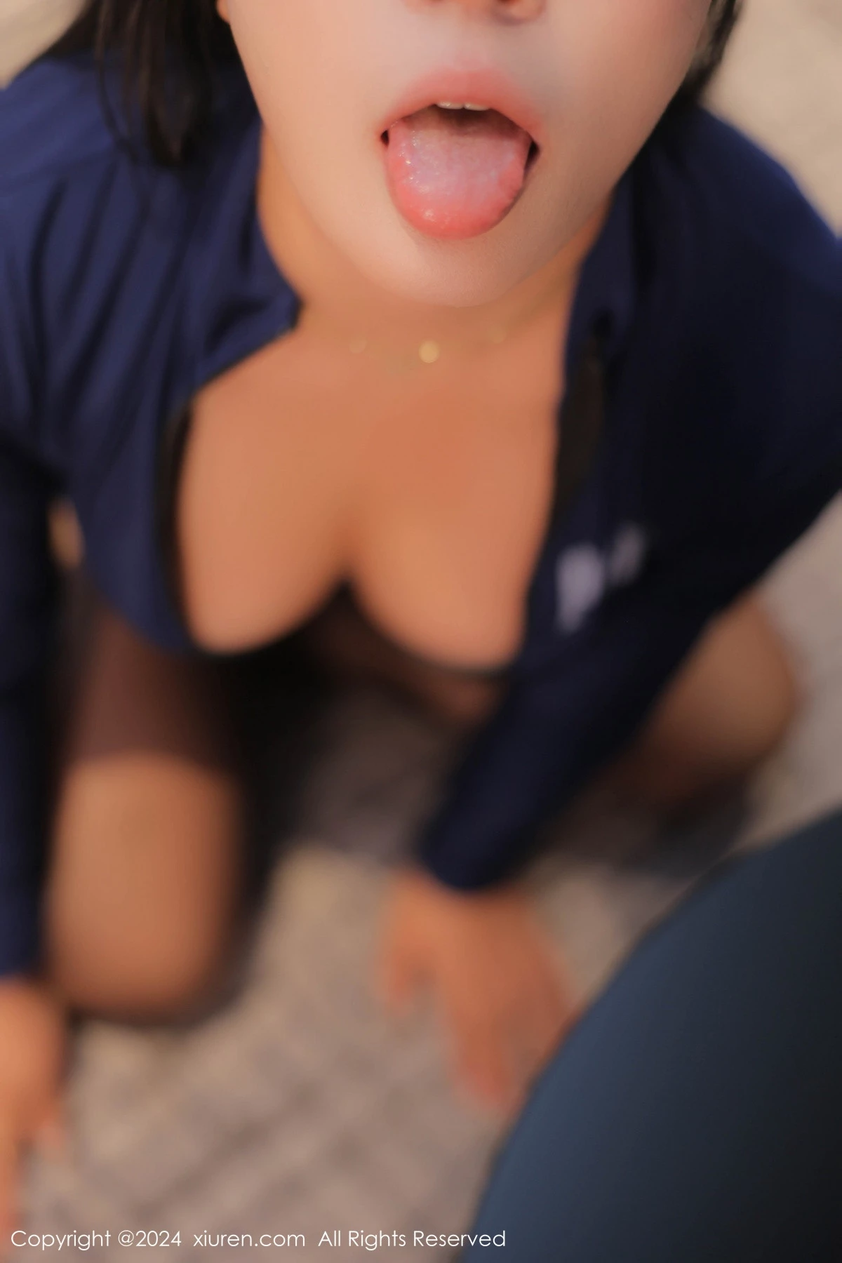 [[XiuRen秀人网]秀人网]No.9022_模特麦田性感蓝色连体衣配超薄闪亮黑丝秀翘臀美腿撩人诱惑写真94P