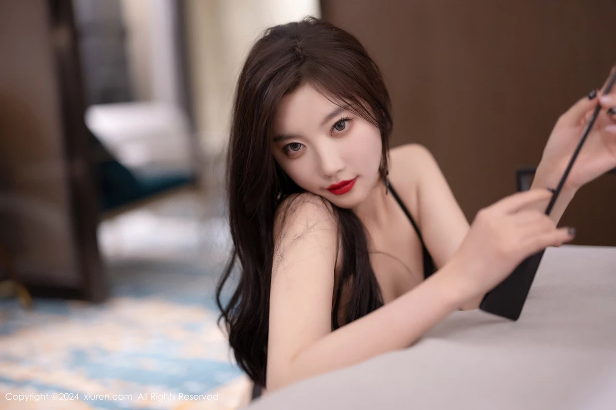 [[XiuRen秀人网]秀人网]No.9028_女神杨晨晨Yome性感黑色情趣服饰配黑丝袜秀丰腴身材诱惑写真80P