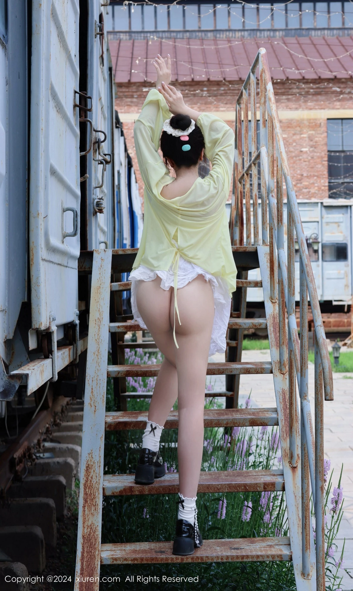 [[XiuRen秀人网]秀人网]No.9024_模特小薯条nienie性感黄色上衣配白色短裙秀曼妙身姿迷人写真89P