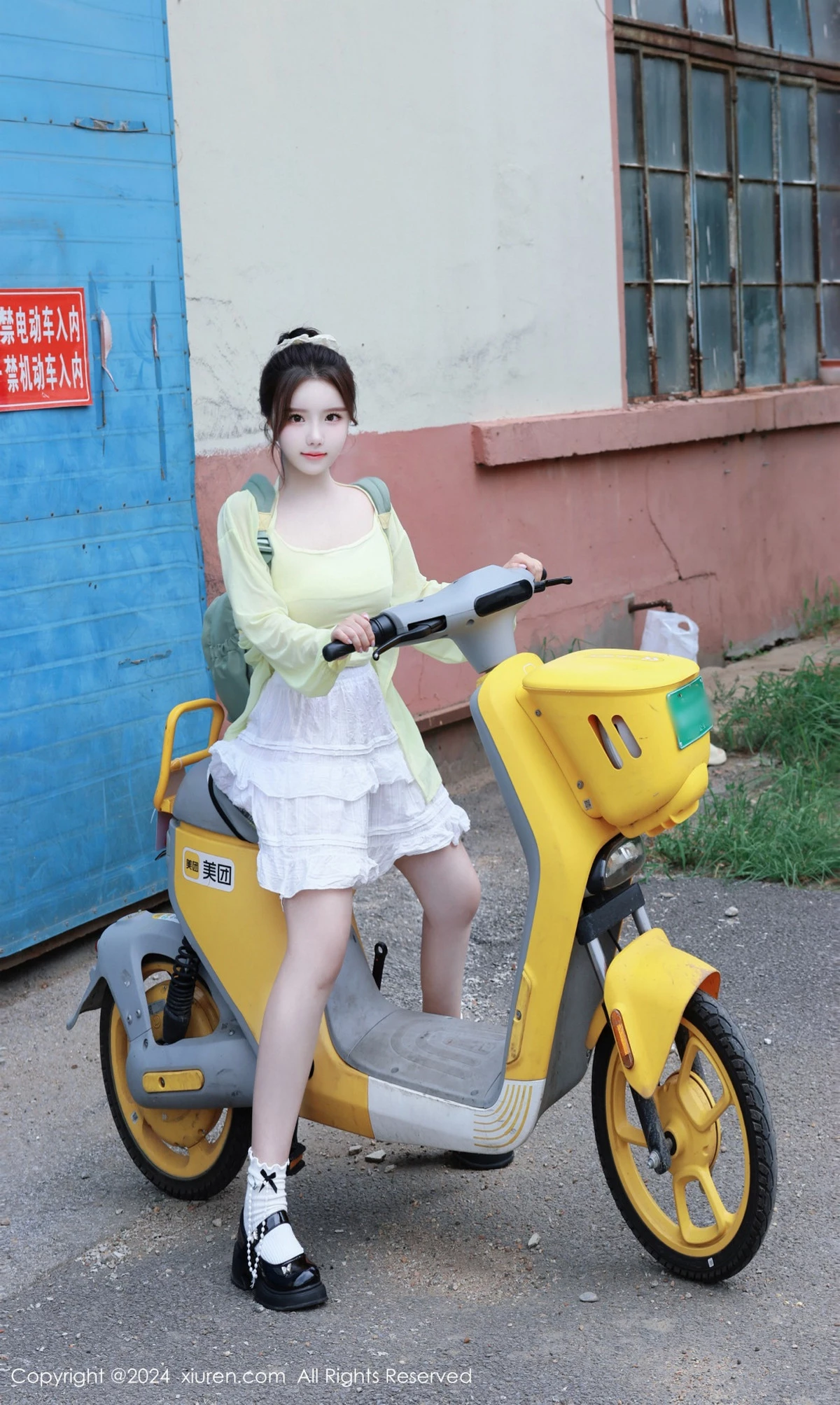 [[XiuRen秀人网]秀人网]No.9024_模特小薯条nienie性感黄色上衣配白色短裙秀曼妙身姿迷人写真89P