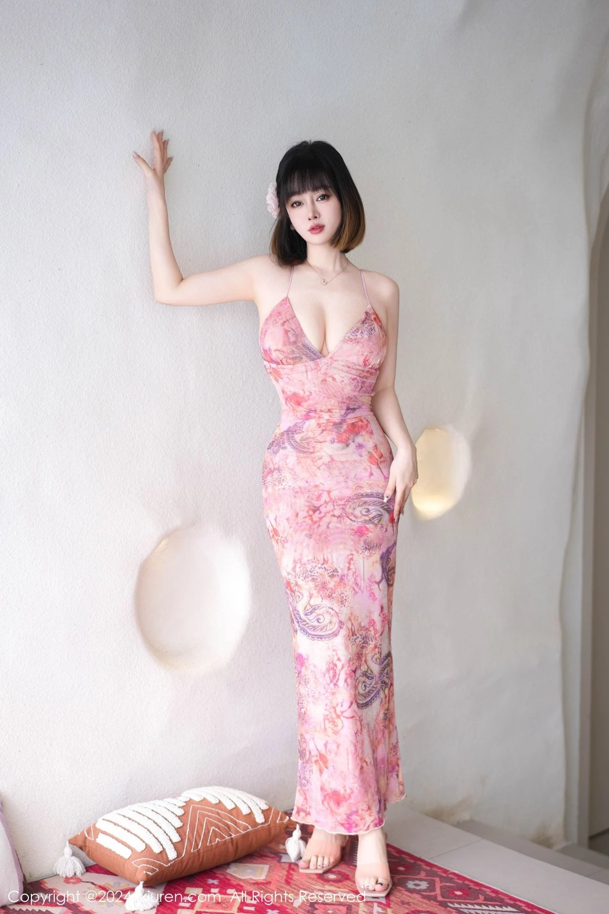 [[XiuRen秀人网]秀人网]No.9025_女神王雨纯性感粉色吊带长裙低胸秀曼妙身姿迷人诱惑写真71P