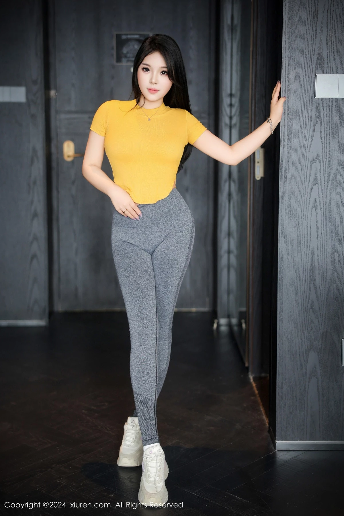 [[XiuRen秀人网]秀人网]No.9117_模特麦田健身房性感黄T配灰色瑜伽裤紧身秀曼妙身姿诱惑写真88P