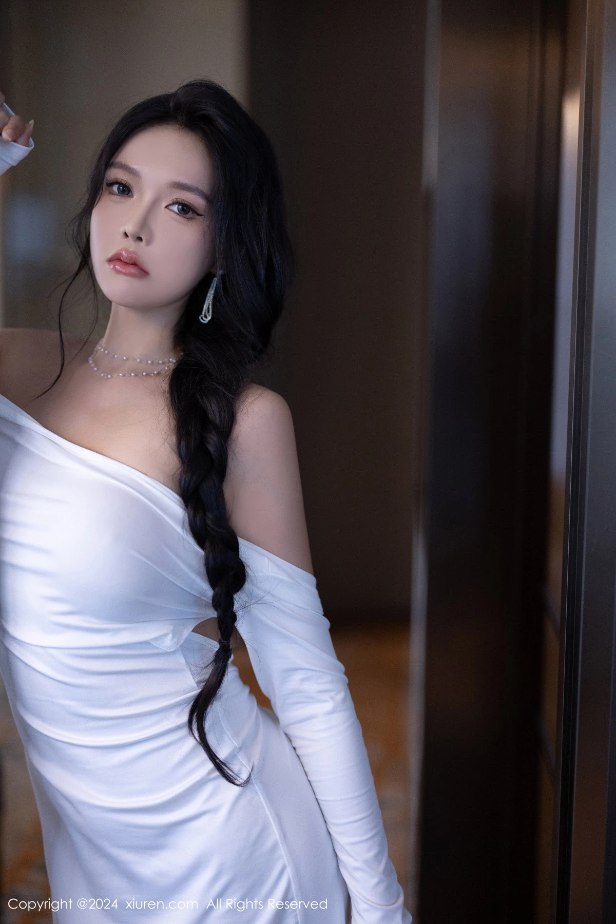 [[XiuRen秀人网]秀人网]No.9115_模特娜比性感白色连衣裙+黑色蕾丝情趣内衣秀凹凸身材诱惑写真81P