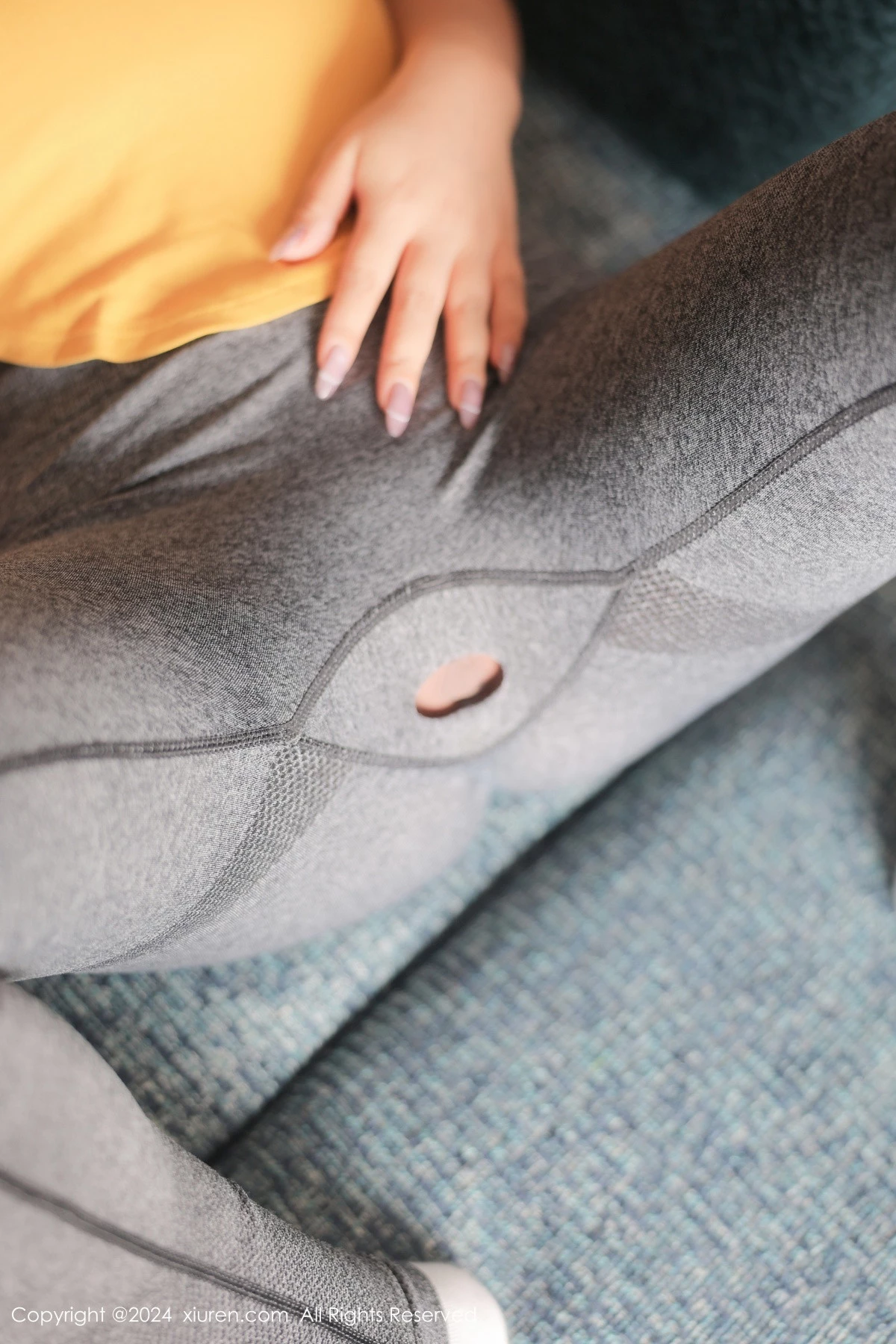 [[XiuRen秀人网]秀人网]No.9117_模特麦田健身房性感黄T配灰色瑜伽裤紧身秀曼妙身姿诱惑写真88P