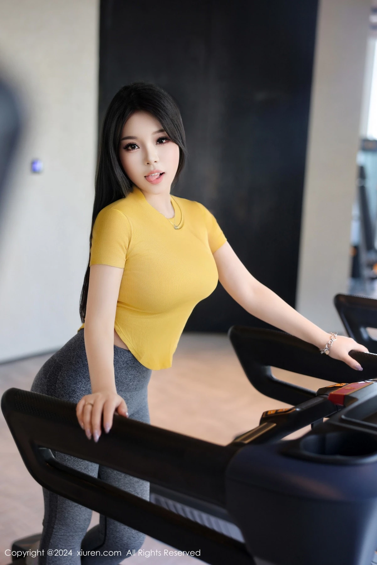 [[XiuRen秀人网]秀人网]No.9117_模特麦田健身房性感黄T配灰色瑜伽裤紧身秀曼妙身姿诱惑写真88P