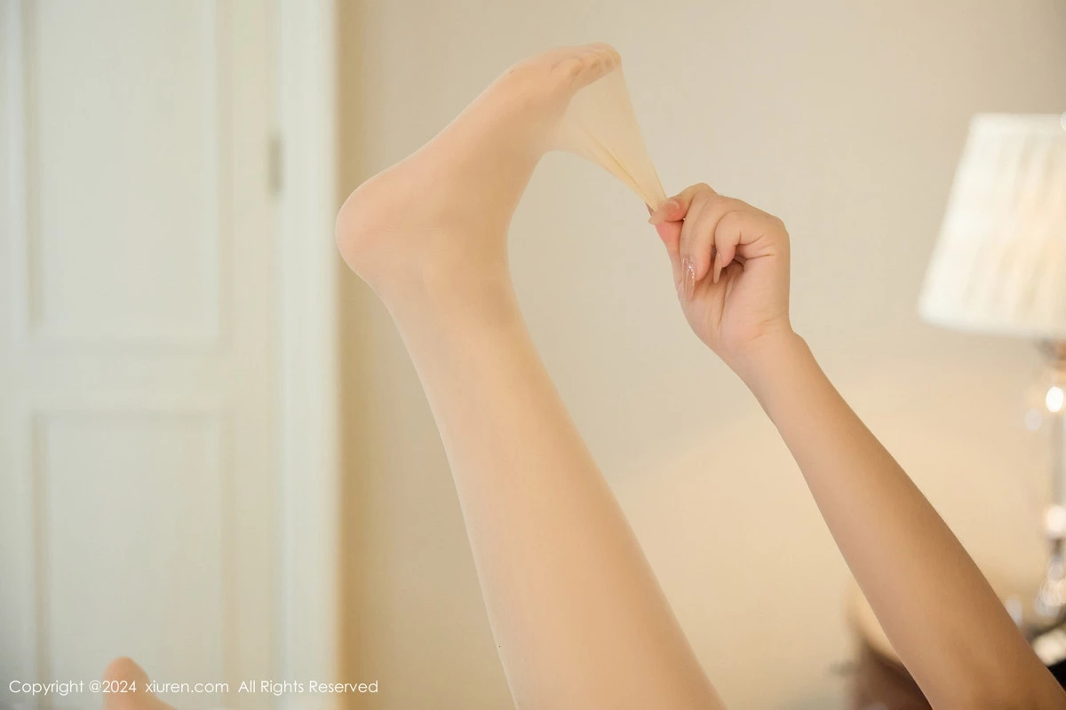 [[XiuRen秀人网]秀人网]No.9114_模特江露露私房性感粉色睡衣配肉色丝袜秀翘臀美腿惹火诱惑写真85P