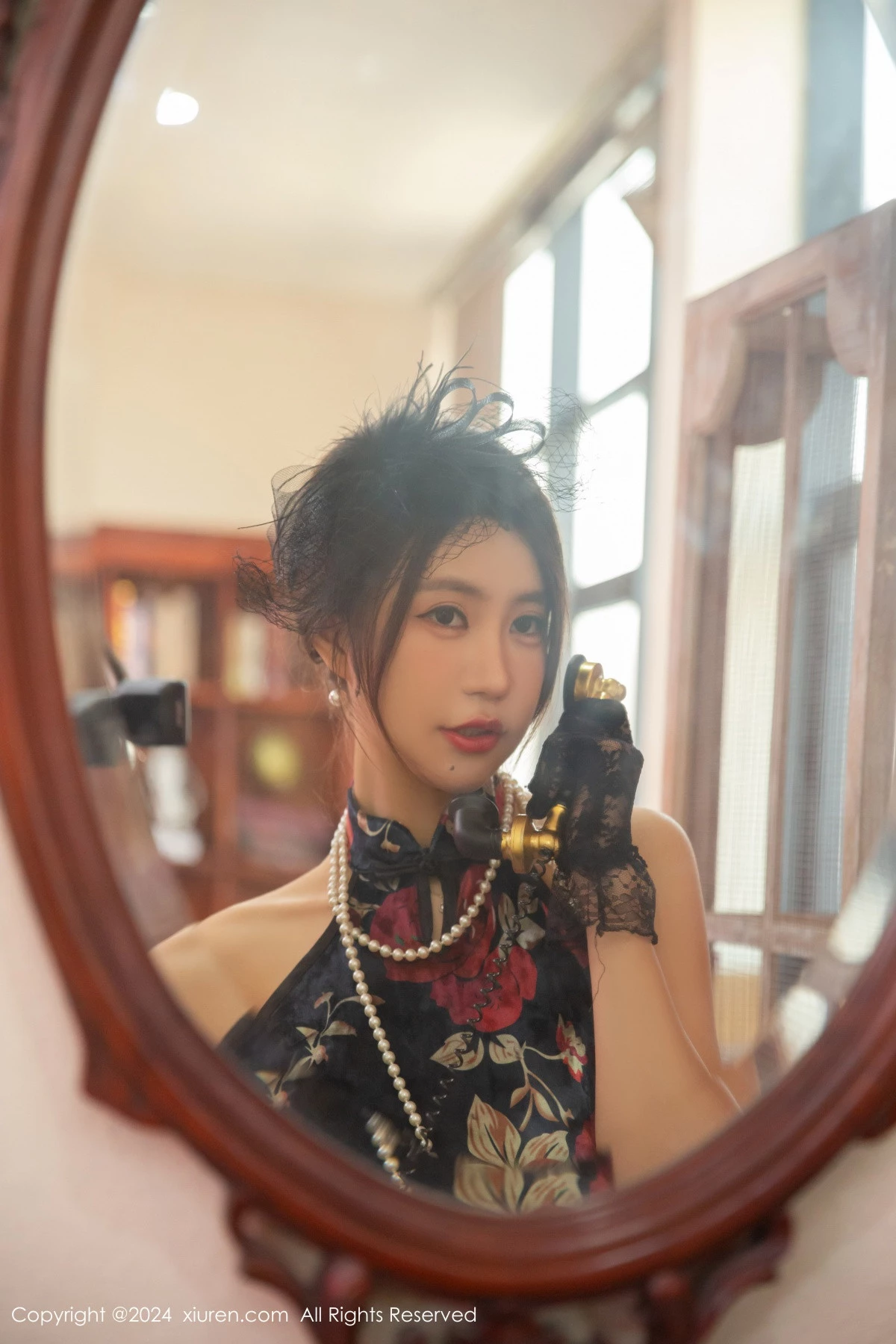 [[XiuRen秀人网]秀人网]No.9116_女神绮里嘉ula性感复古旗袍露黑红色内衣配超薄黑丝极致魅惑写真66P