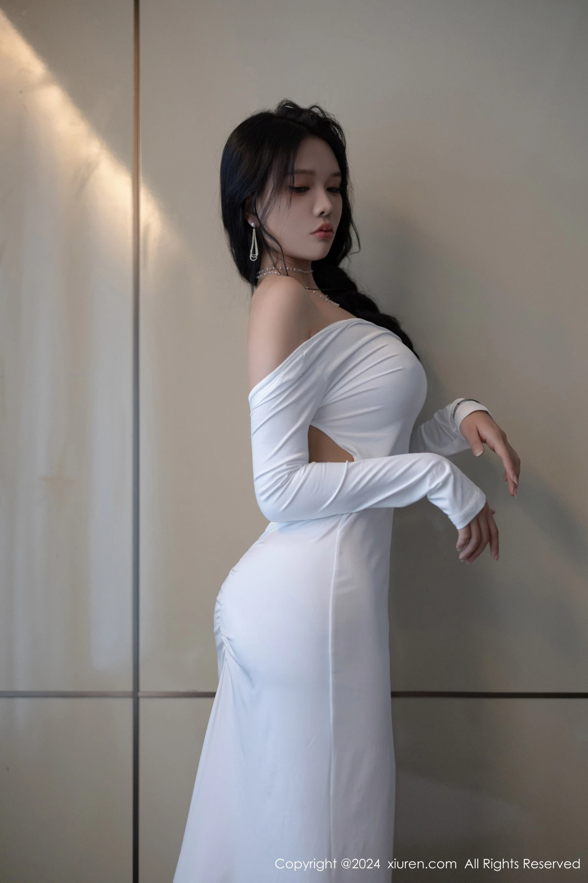 [[XiuRen秀人网]秀人网]No.9115_模特娜比性感白色连衣裙+黑色蕾丝情趣内衣秀凹凸身材诱惑写真81P