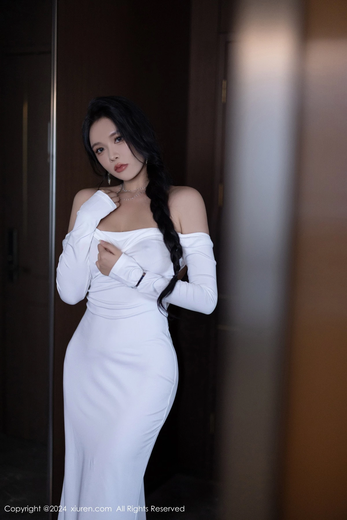 [[XiuRen秀人网]秀人网]No.9115_模特娜比性感白色连衣裙+黑色蕾丝情趣内衣秀凹凸身材诱惑写真81P