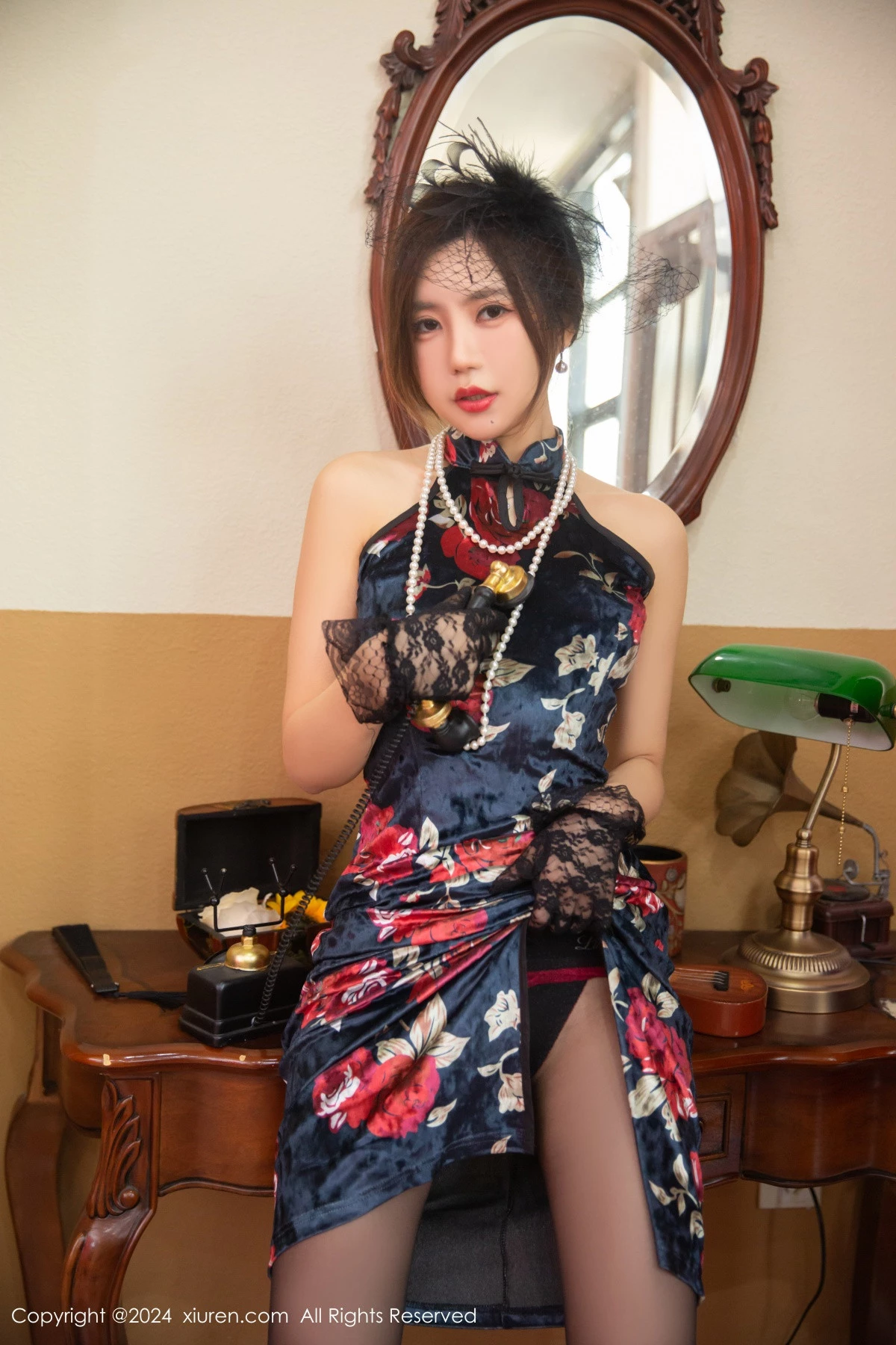 [[XiuRen秀人网]秀人网]No.9116_女神绮里嘉ula性感复古旗袍露黑红色内衣配超薄黑丝极致魅惑写真66P