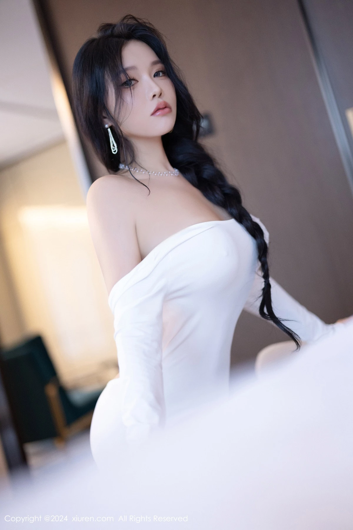 [[XiuRen秀人网]秀人网]No.9115_模特娜比性感白色连衣裙+黑色蕾丝情趣内衣秀凹凸身材诱惑写真81P