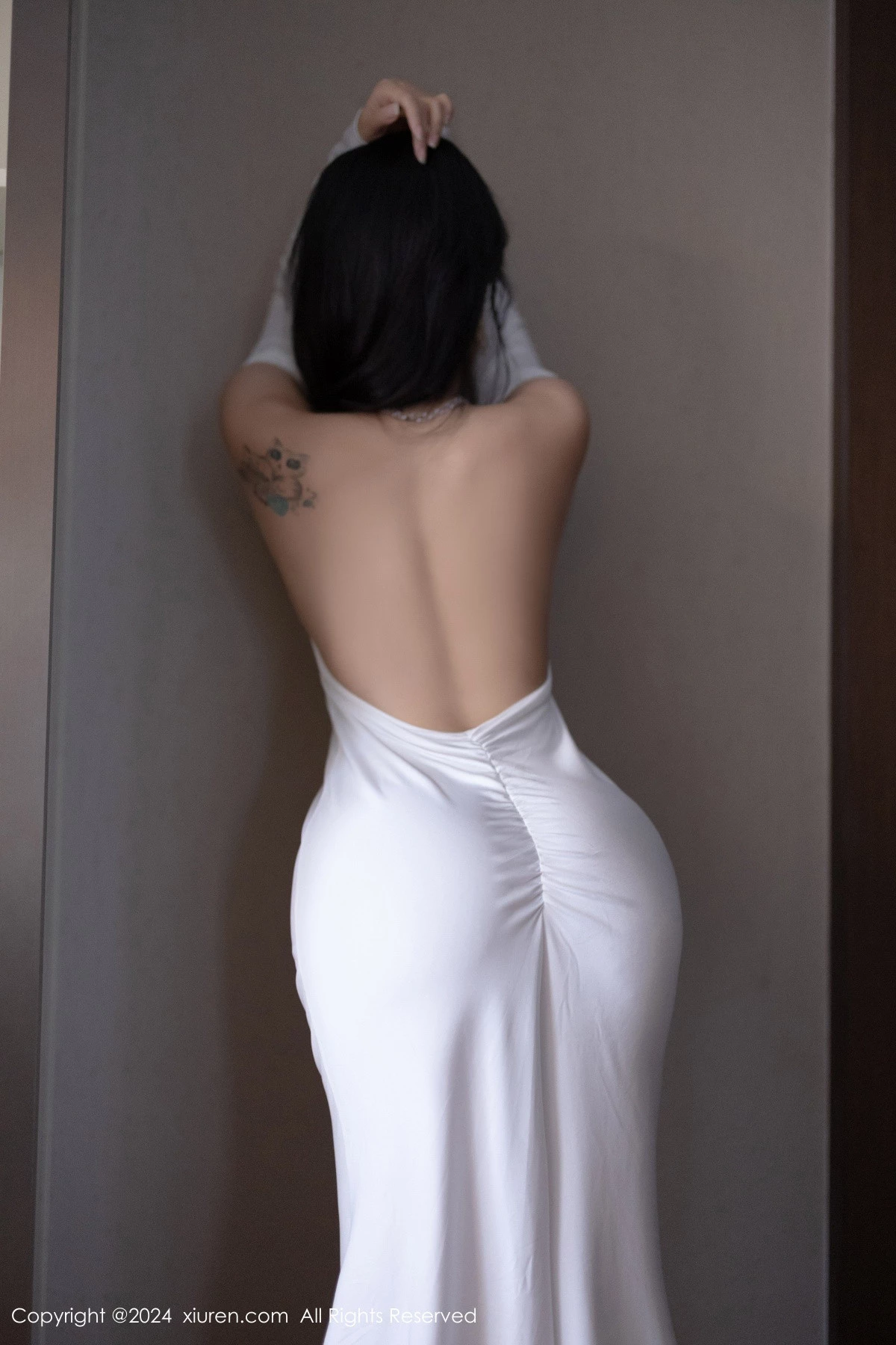 [[XiuRen秀人网]秀人网]No.9115_模特娜比性感白色连衣裙+黑色蕾丝情趣内衣秀凹凸身材诱惑写真81P