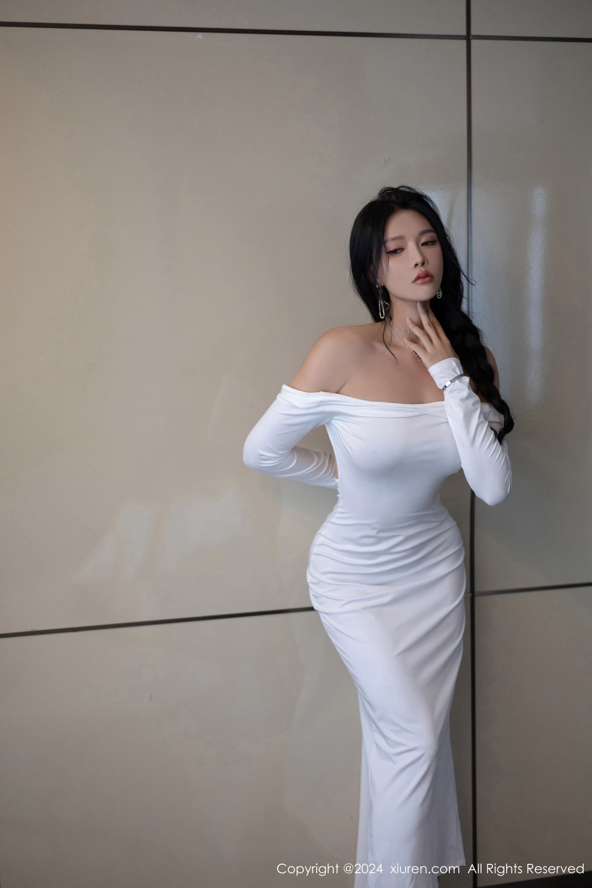 [[XiuRen秀人网]秀人网]No.9115_模特娜比性感白色连衣裙+黑色蕾丝情趣内衣秀凹凸身材诱惑写真81P