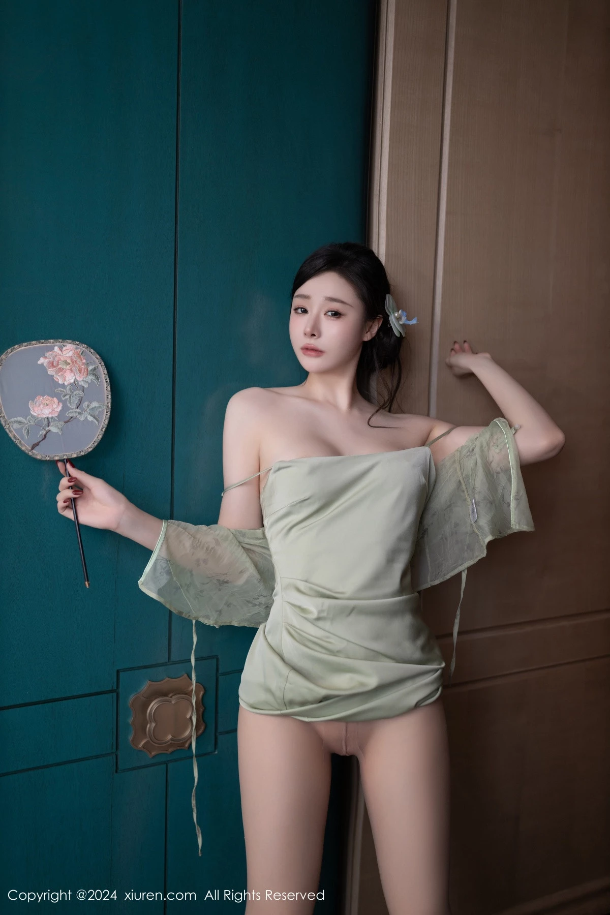 [[XiuRen秀人网]秀人网]No.9124_模特小逗逗性感浅色古风服饰配超薄无内肉丝秀曼妙身材诱惑写真81P