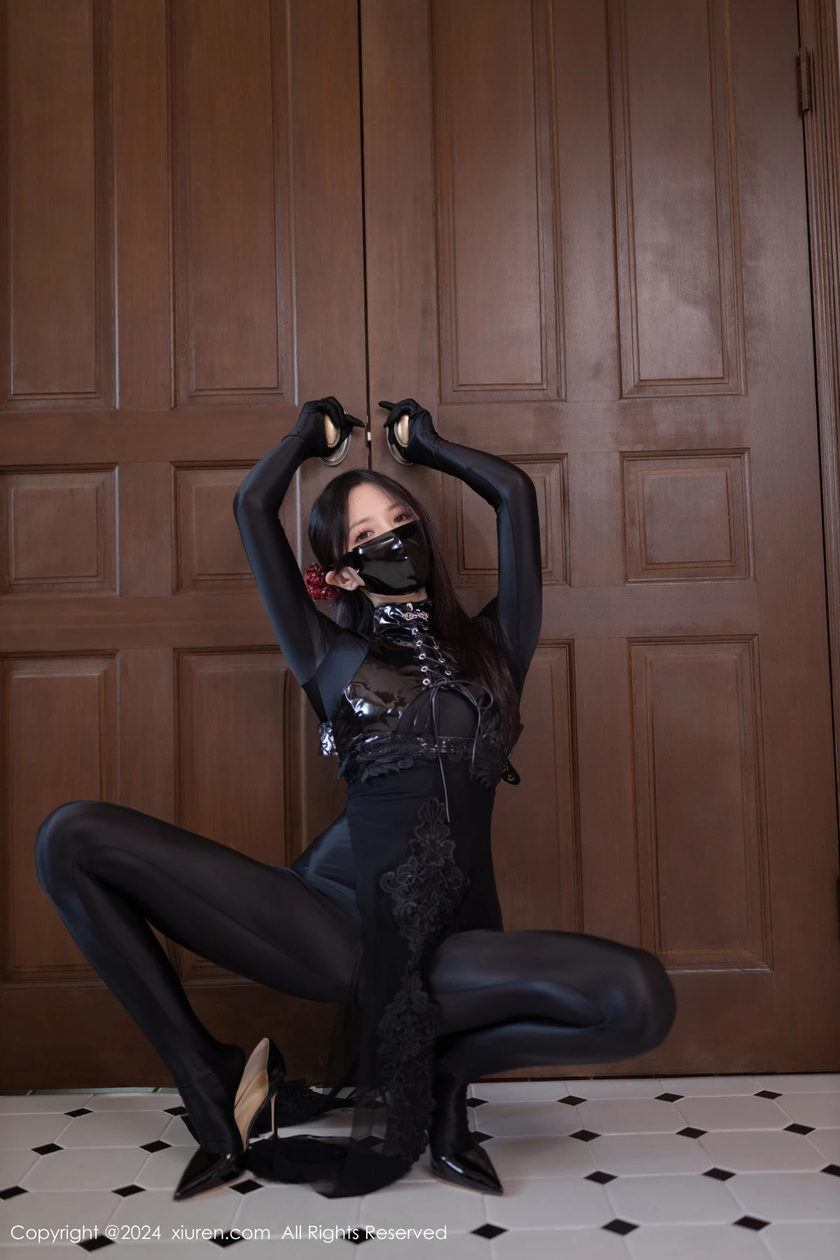 [[XiuRen秀人网]秀人网]No.9125_模特鱼子酱Fish私房性感黑色紧身连体衣秀曼妙身姿撩人诱惑写真80P