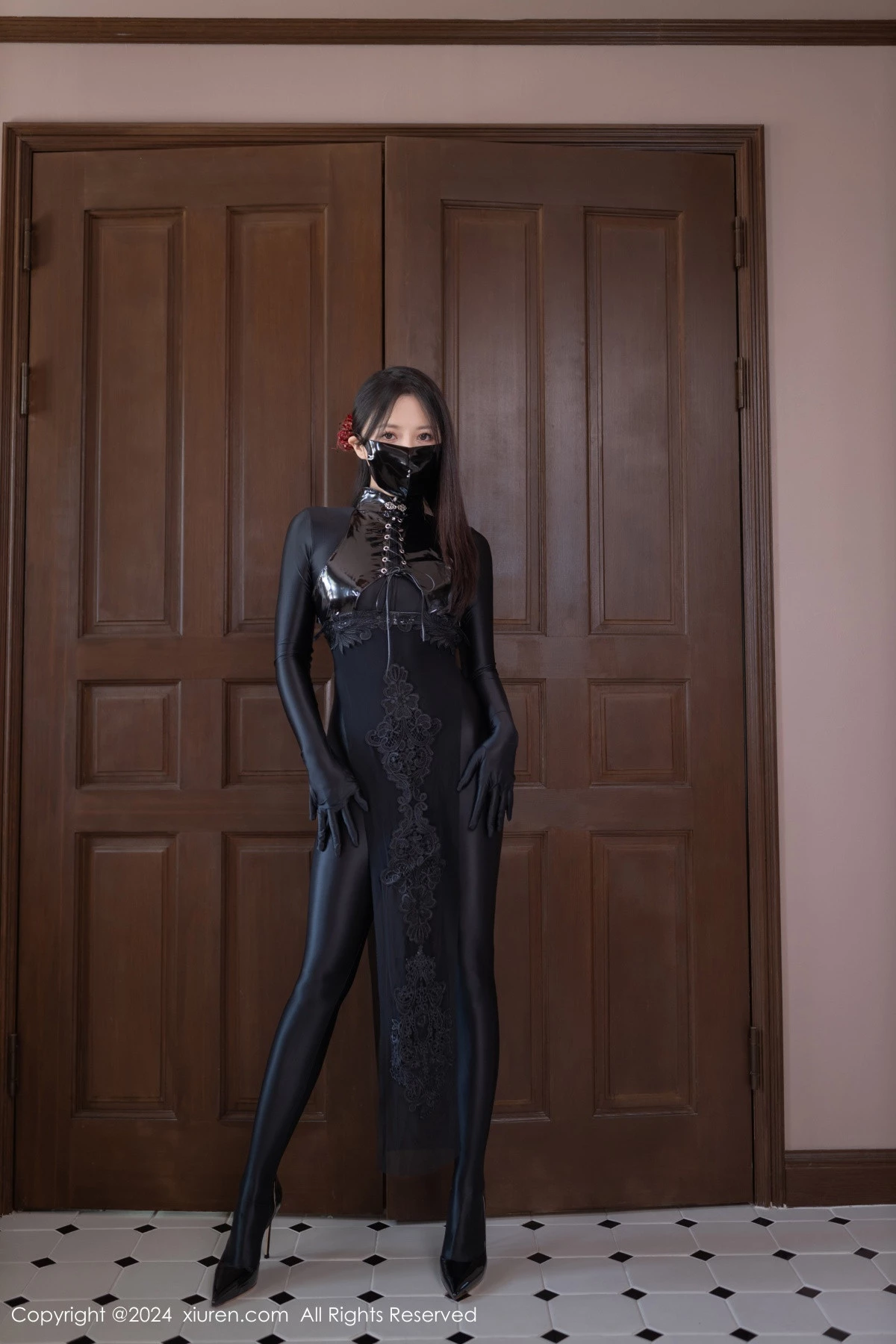 [[XiuRen秀人网]秀人网]No.9125_模特鱼子酱Fish私房性感黑色紧身连体衣秀曼妙身姿撩人诱惑写真80P