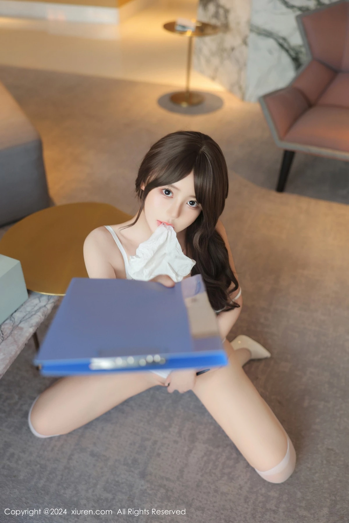 [[XiuRen秀人网]秀人网]No.9121_模特桃妖夭性感白色连衣短裙配白色丝袜秀曼妙身姿迷人诱惑写真85P