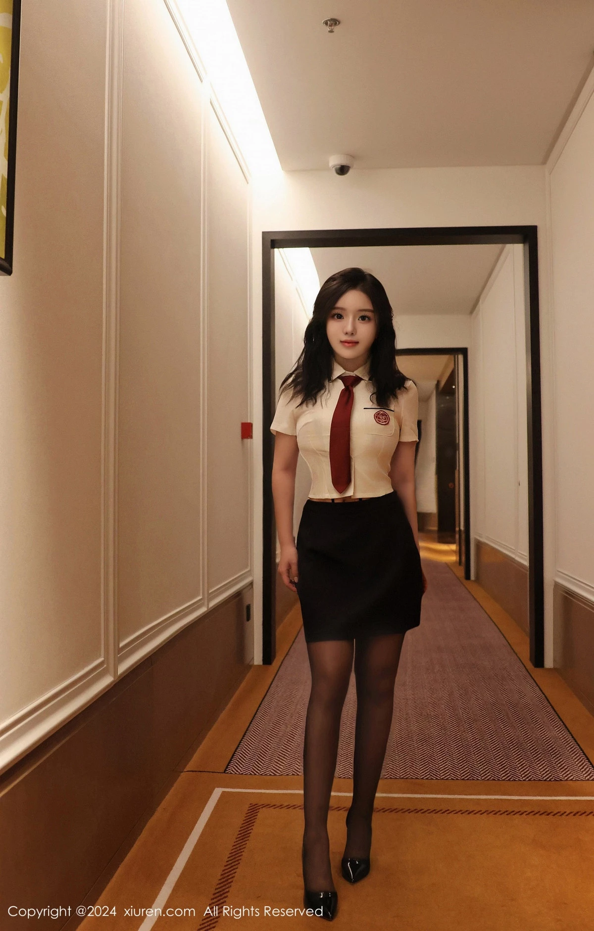 [[XiuRen秀人网]秀人网]No.9122_模特小薯条nienie性感JK制服露黑色情趣内衣秀惹火身材诱惑写真72P