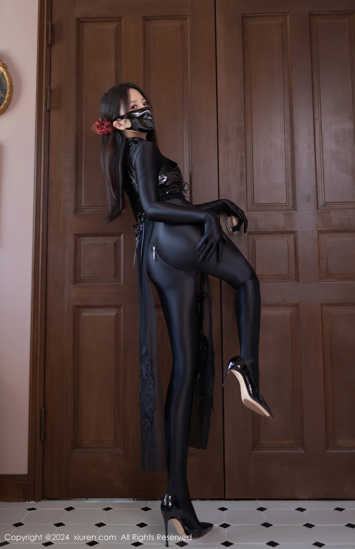 [[XiuRen秀人网]秀人网]No.9125_模特鱼子酱Fish私房性感黑色紧身连体衣秀曼妙身姿撩人诱惑写真80P