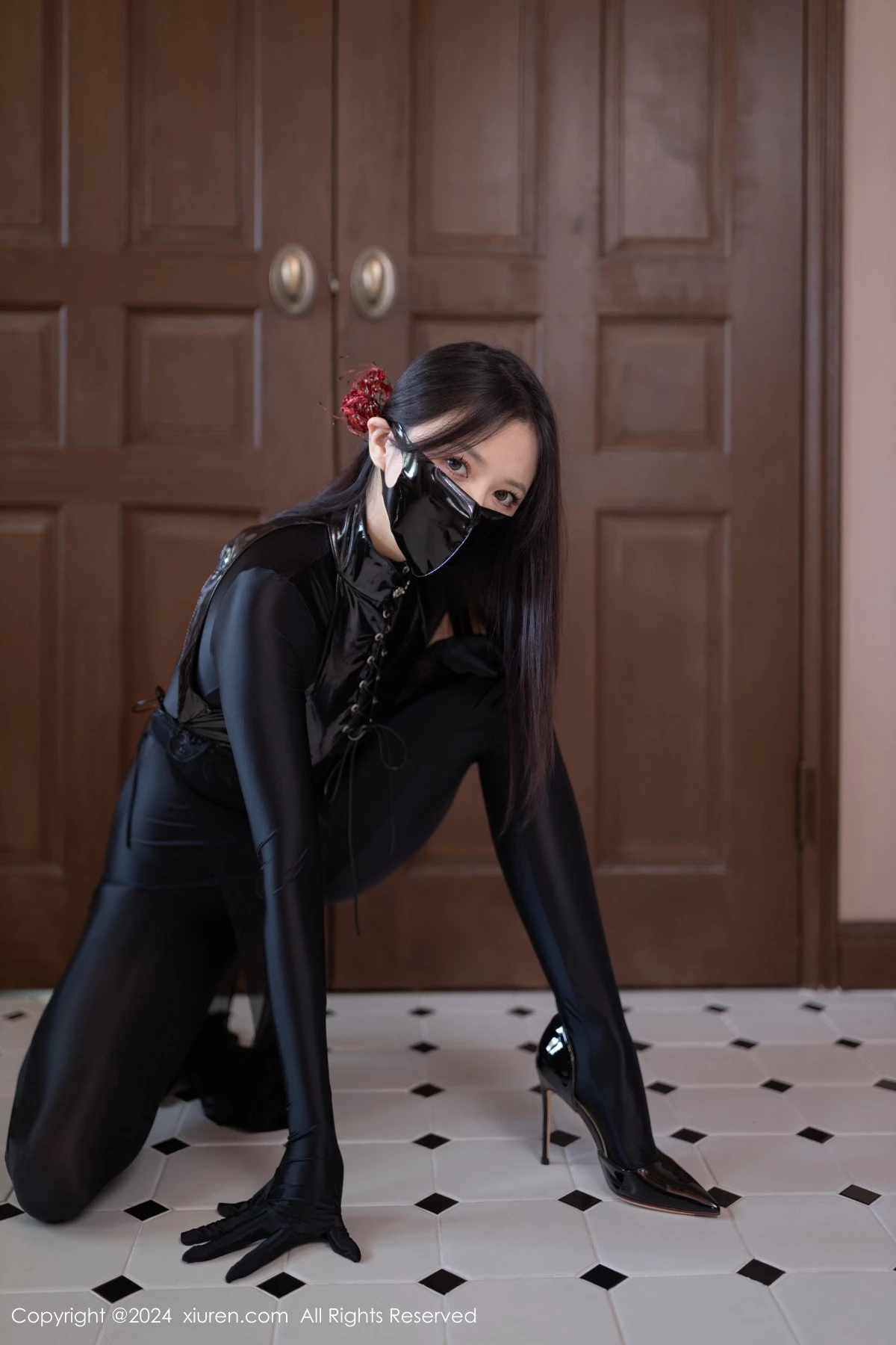 [[XiuRen秀人网]秀人网]No.9125_模特鱼子酱Fish私房性感黑色紧身连体衣秀曼妙身姿撩人诱惑写真80P