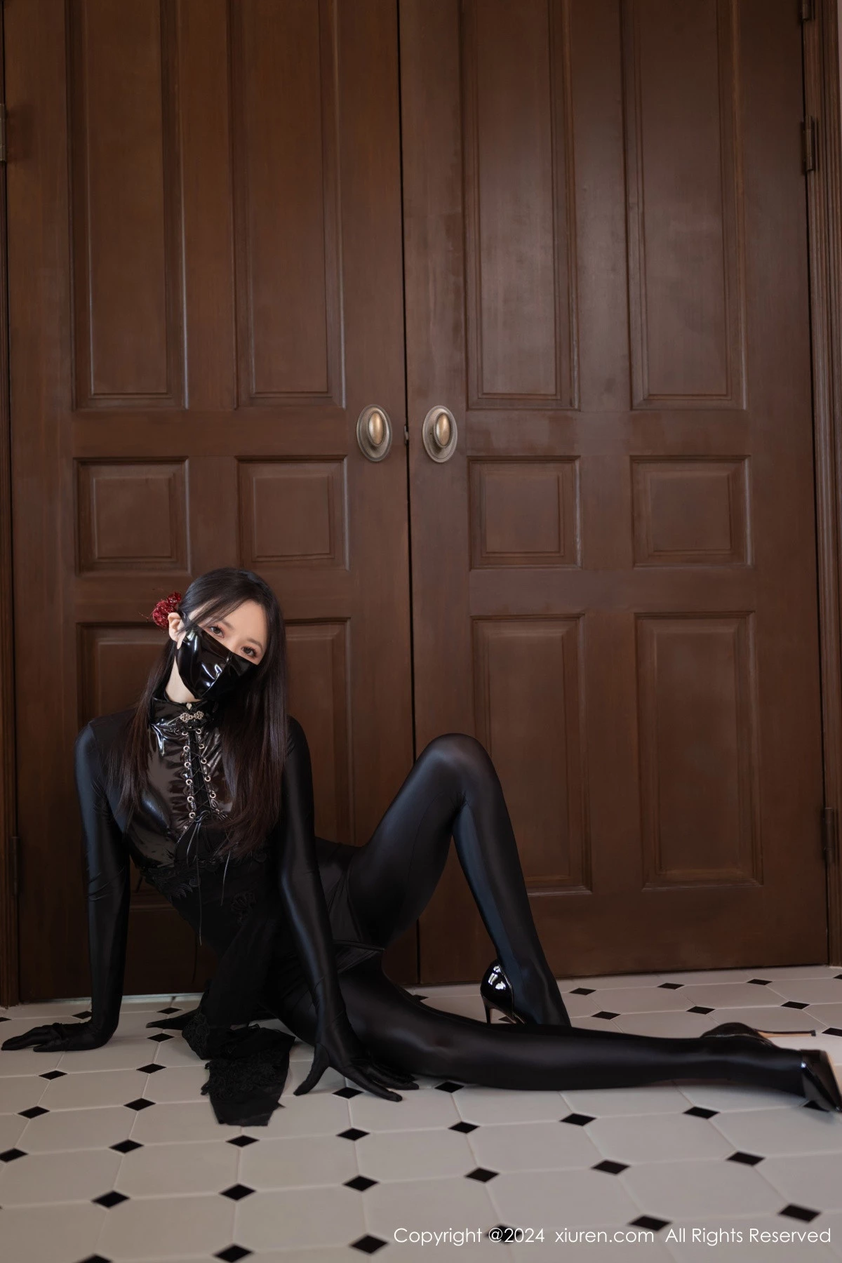 [[XiuRen秀人网]秀人网]No.9125_模特鱼子酱Fish私房性感黑色紧身连体衣秀曼妙身姿撩人诱惑写真80P