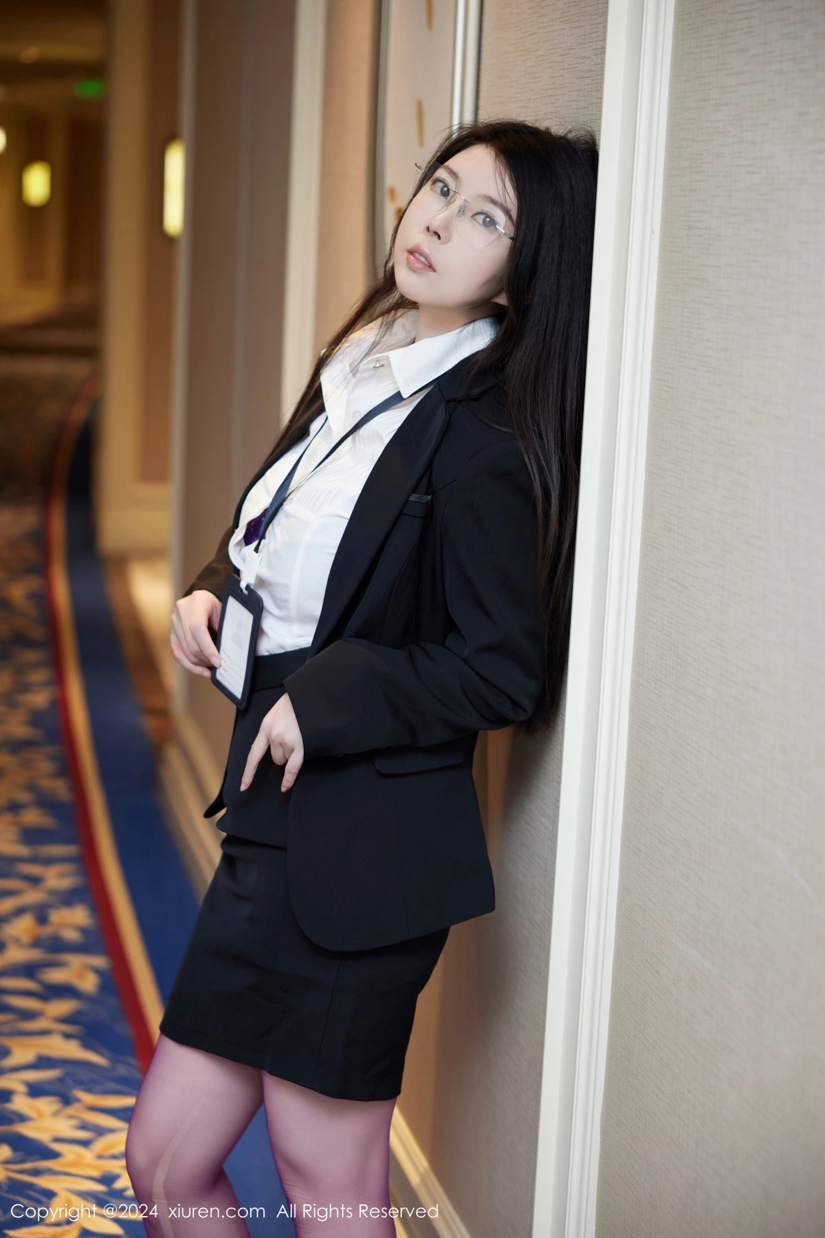 [[XiuRen秀人网]秀人网]No.9131_模特白茹雪abby性感白T配黑短裙露紫丝吊袜秀丰腴身姿诱惑写真87P