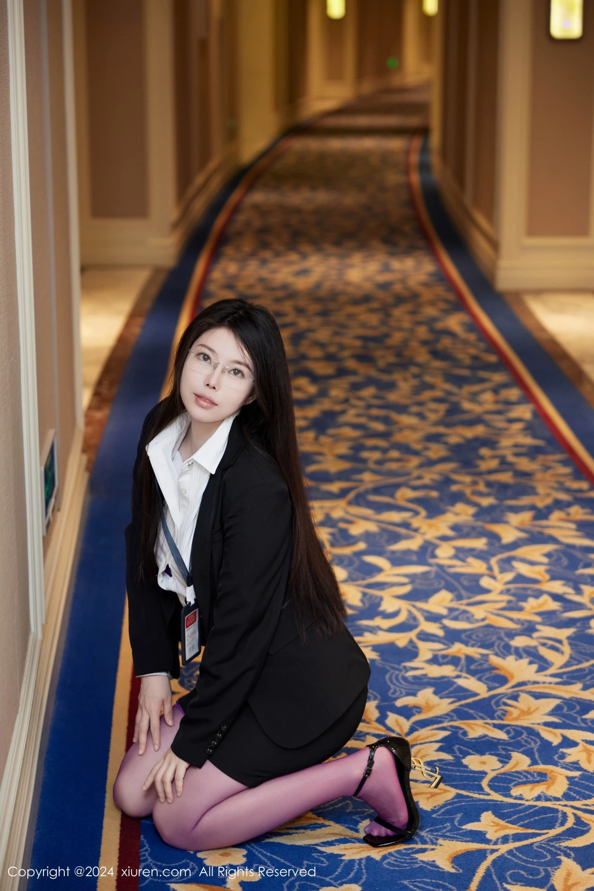 [[XiuRen秀人网]秀人网]No.9131_模特白茹雪abby性感白T配黑短裙露紫丝吊袜秀丰腴身姿诱惑写真87P