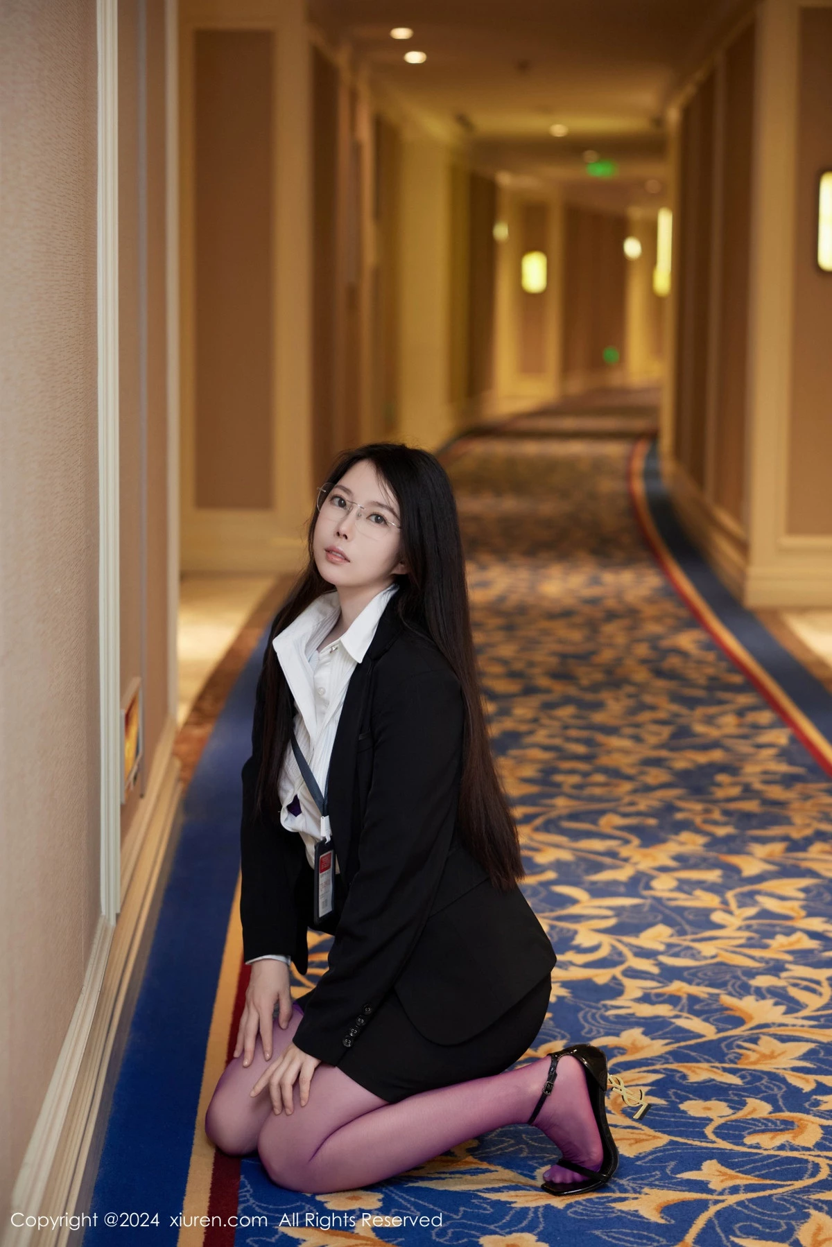 [[XiuRen秀人网]秀人网]No.9131_模特白茹雪abby性感白T配黑短裙露紫丝吊袜秀丰腴身姿诱惑写真87P