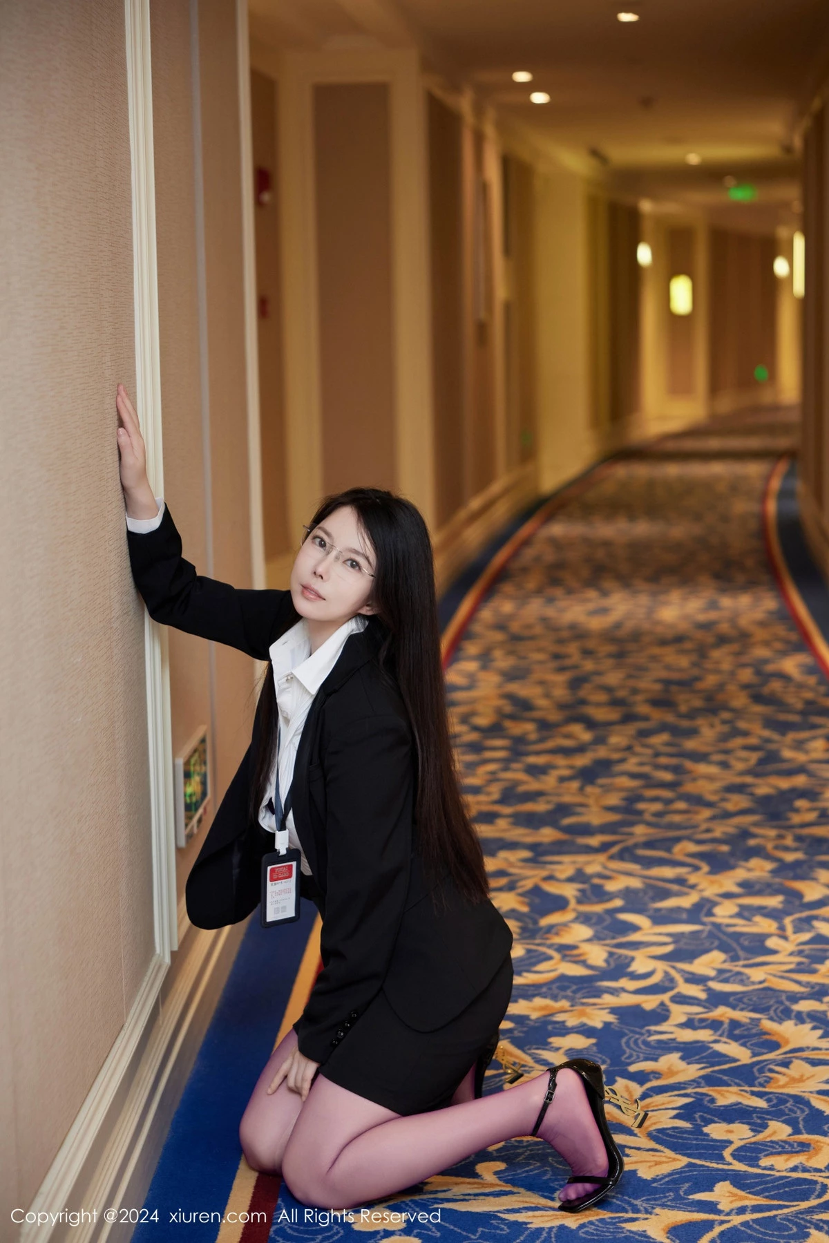 [[XiuRen秀人网]秀人网]No.9131_模特白茹雪abby性感白T配黑短裙露紫丝吊袜秀丰腴身姿诱惑写真87P