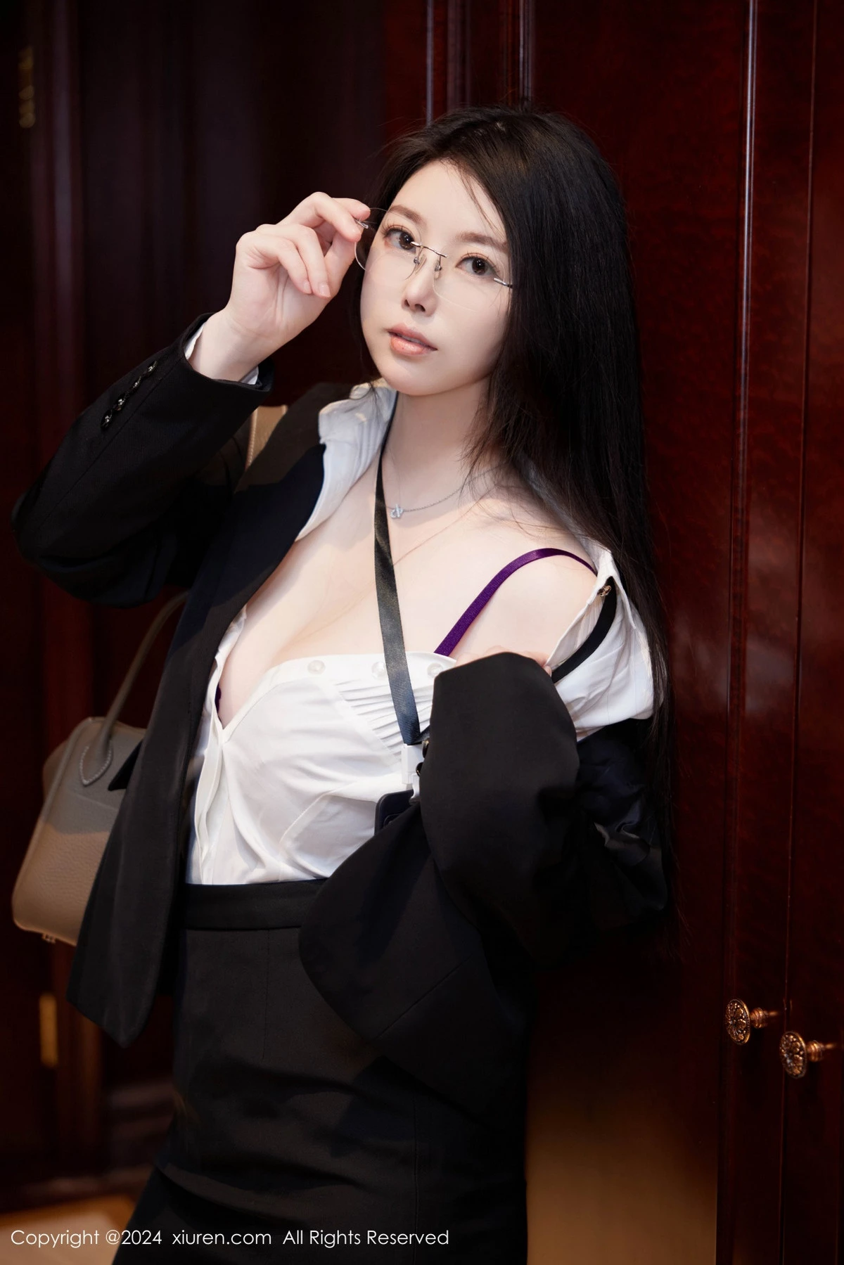 [[XiuRen秀人网]秀人网]No.9131_模特白茹雪abby性感白T配黑短裙露紫丝吊袜秀丰腴身姿诱惑写真87P