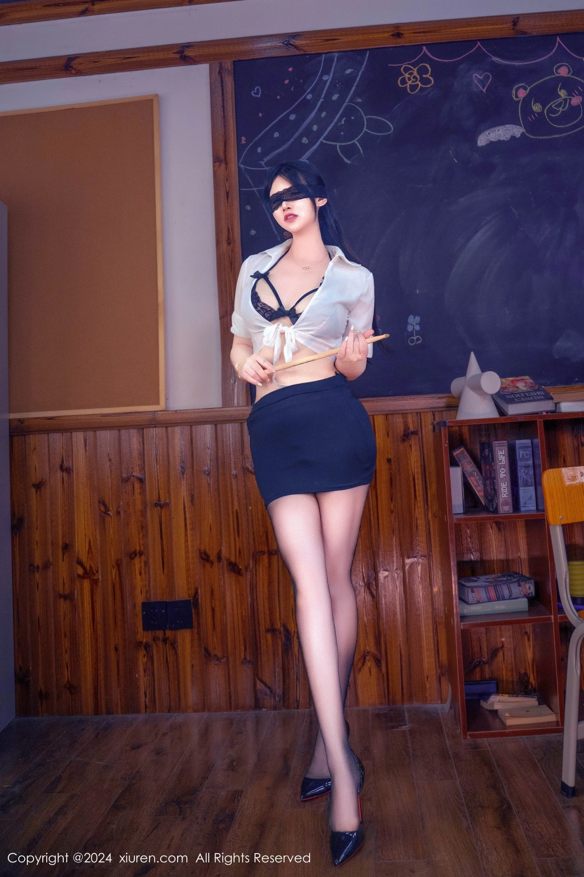 [[XiuRen秀人网]秀人网]No.9130_模特诗诗kiki性感白T配黑短裙露黑色蕾丝内衣秀完美身材诱惑写真88P