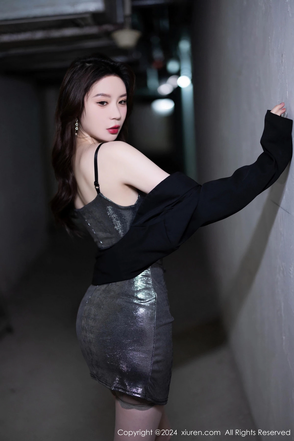 [[XiuRen秀人网]秀人网]No.9137_模特梦心玥深灰色吊带短裙+白色轻透情趣服饰秀曼妙身姿诱惑写真87P