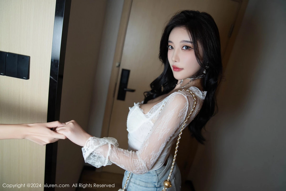 [[XiuRen秀人网]秀人网]No.9140_女神杨晨晨Yome性感白色上衣配牛仔长裤秀丰腴身姿诱惑写真80P