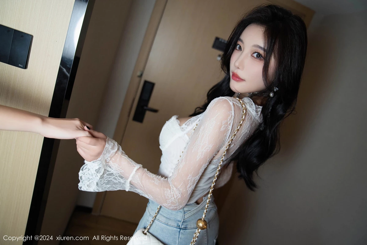 [[XiuRen秀人网]秀人网]No.9140_女神杨晨晨Yome性感白色上衣配牛仔长裤秀丰腴身姿诱惑写真80P