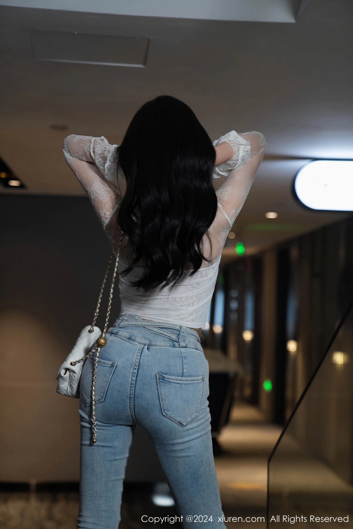 [[XiuRen秀人网]秀人网]No.9140_女神杨晨晨Yome性感白色上衣配牛仔长裤秀丰腴身姿诱惑写真80P