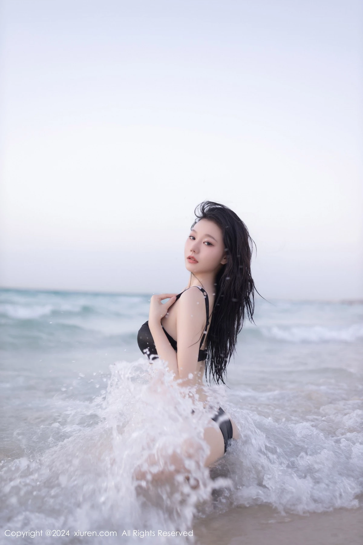 [[XiuRen秀人网]秀人网]No.9138_模特安然anran海边沙滩场景性感黑色泳装秀柔美身段诱惑写真82P