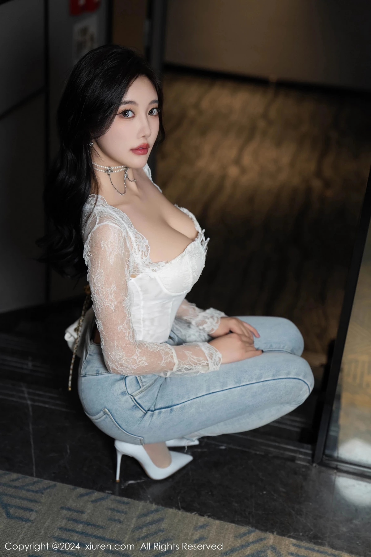 [[XiuRen秀人网]秀人网]No.9140_女神杨晨晨Yome性感白色上衣配牛仔长裤秀丰腴身姿诱惑写真80P